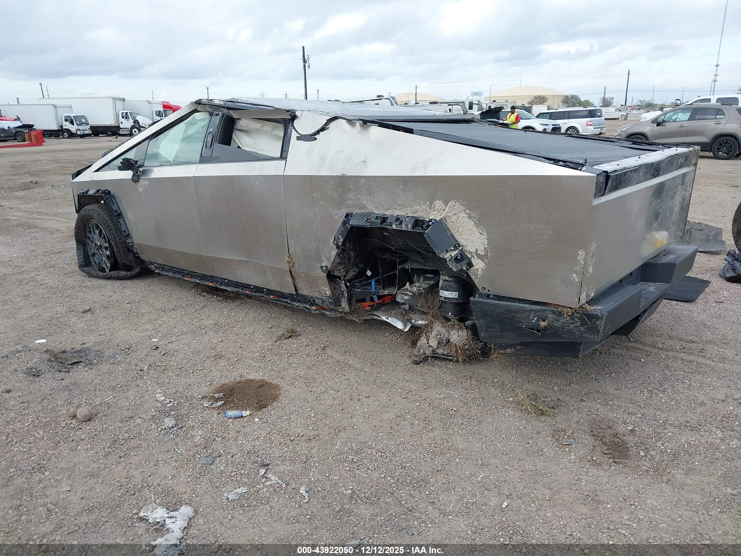 TESLA CYBERTRUCK image 3