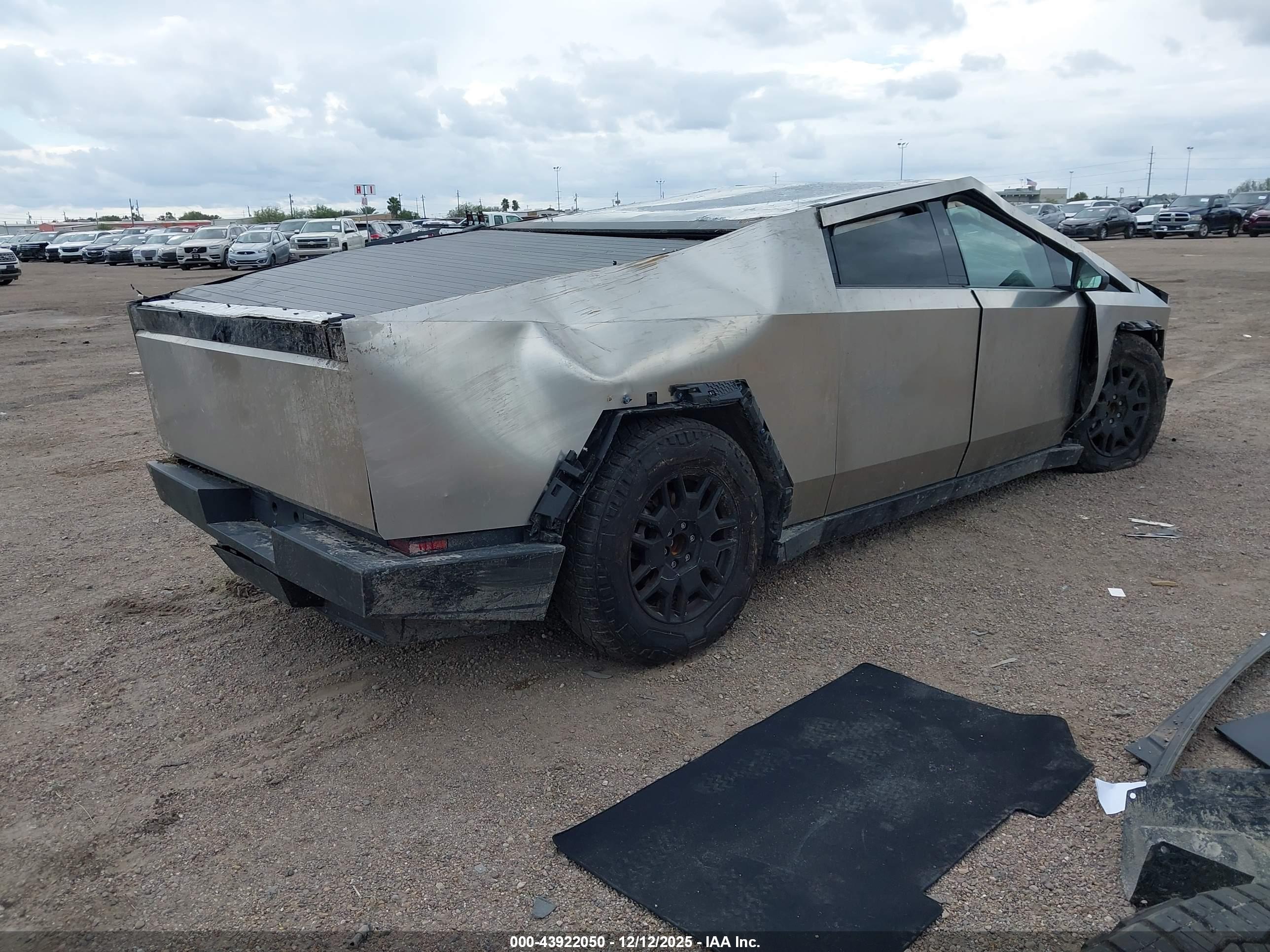 TESLA CYBERTRUCK image 4