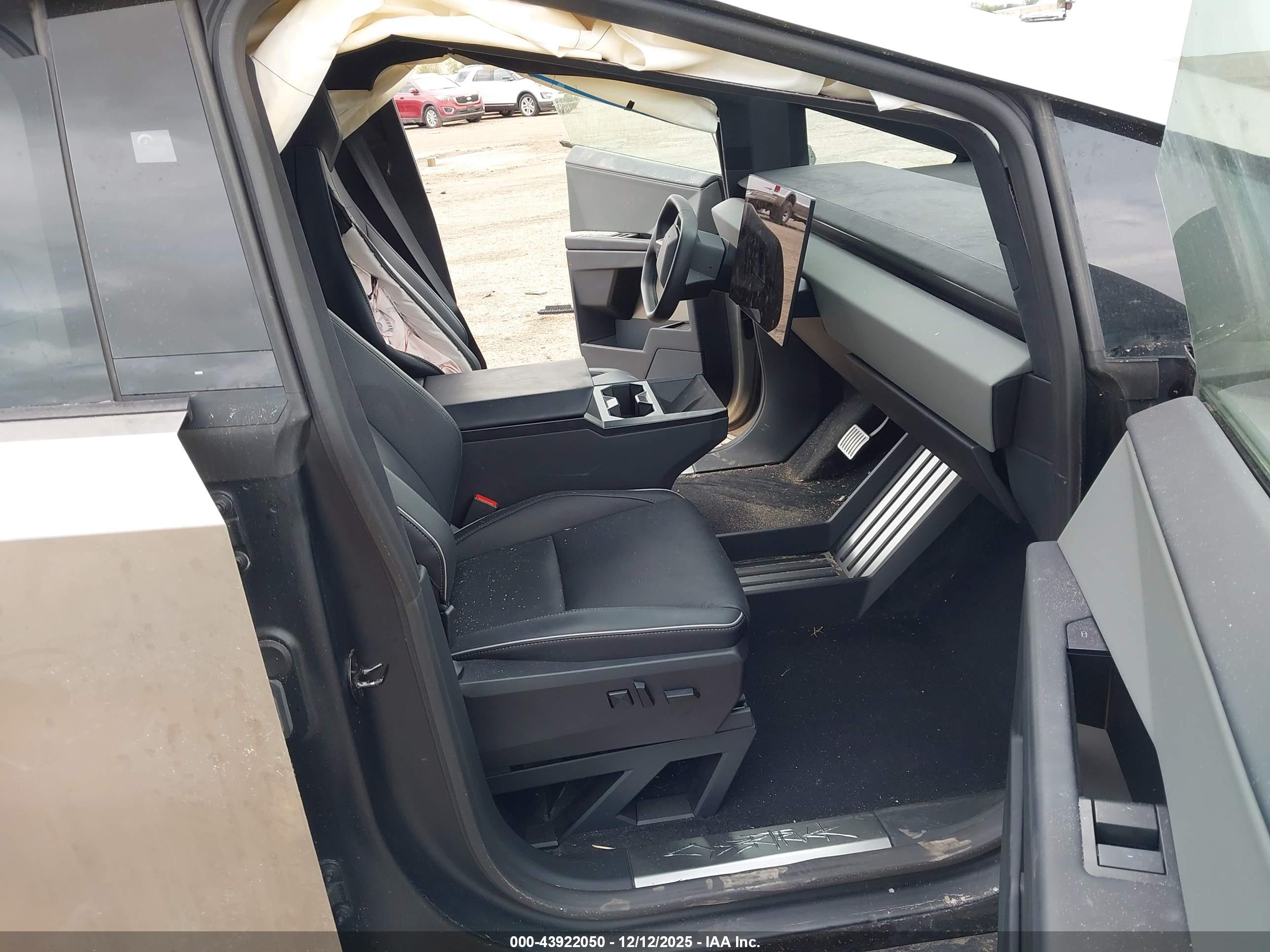 TESLA CYBERTRUCK image 5