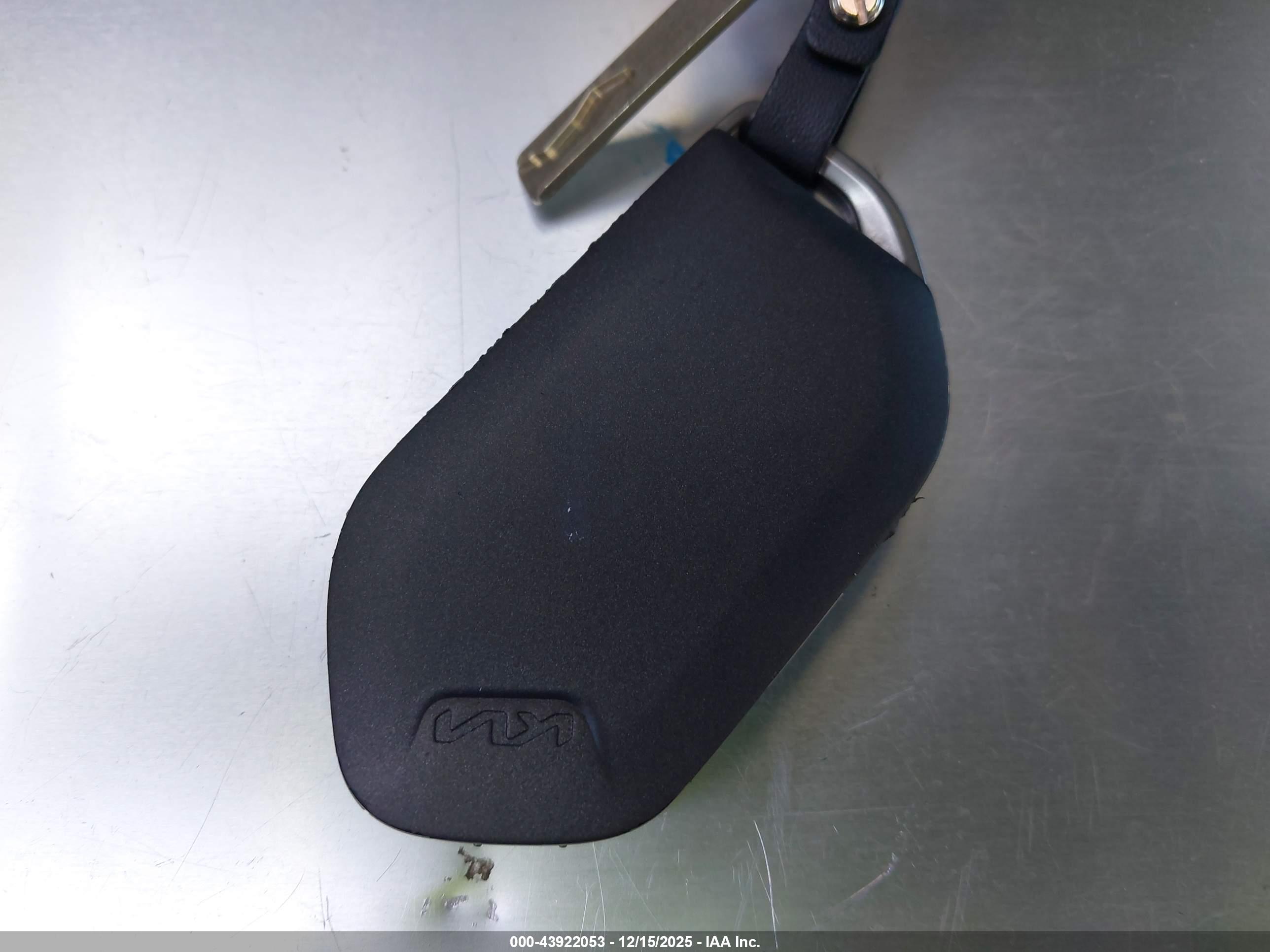 KIA K5 image 11