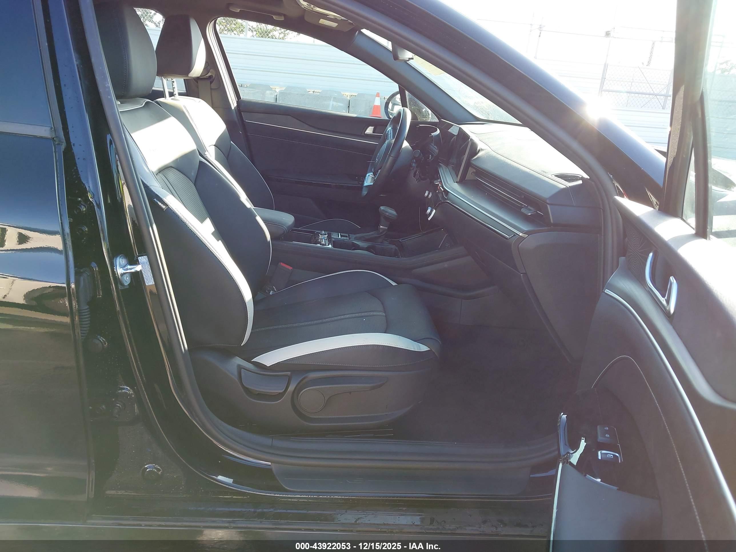KIA K5 image 5