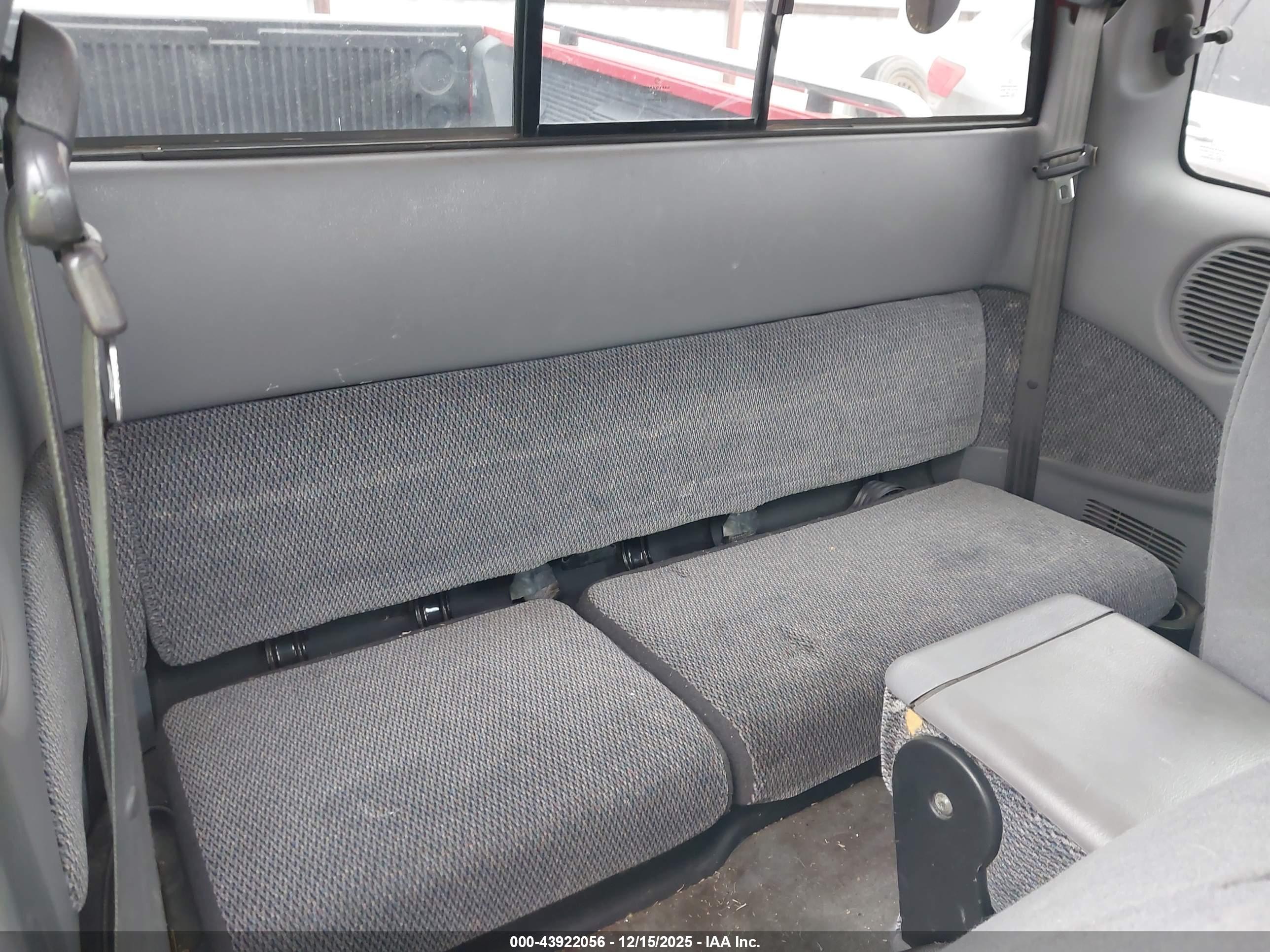 DODGE DAKOTA image 8