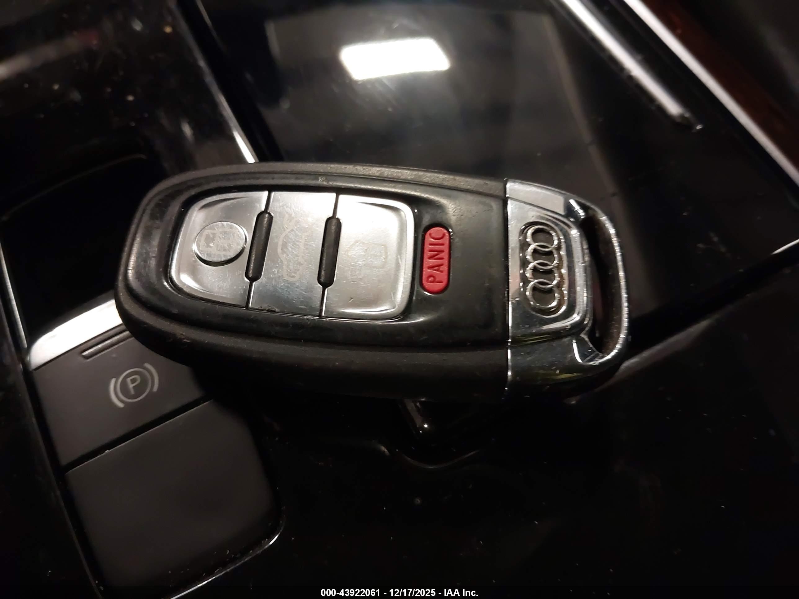 AUDI A8 image 11