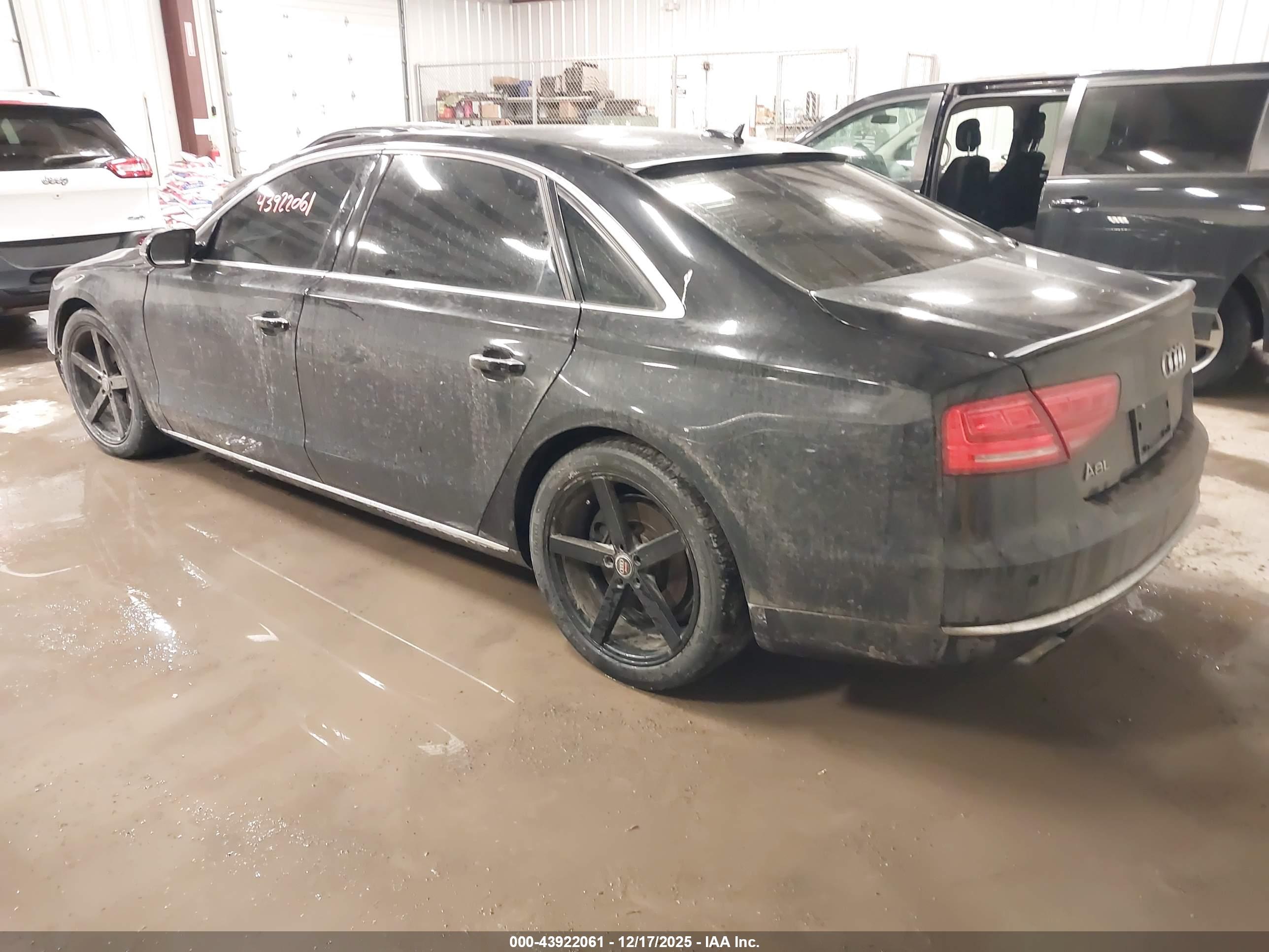 AUDI A8 image 3