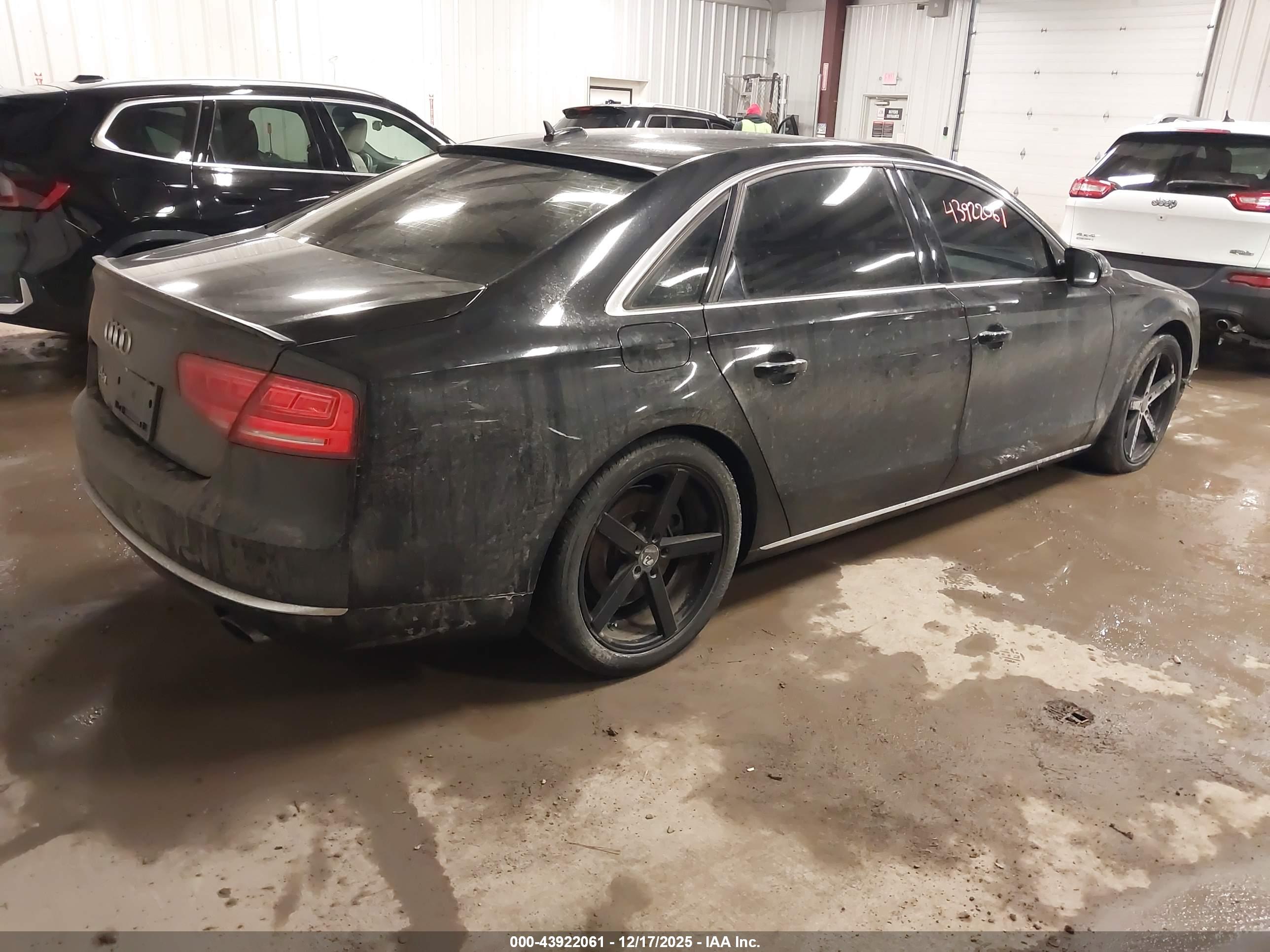 AUDI A8 image 4