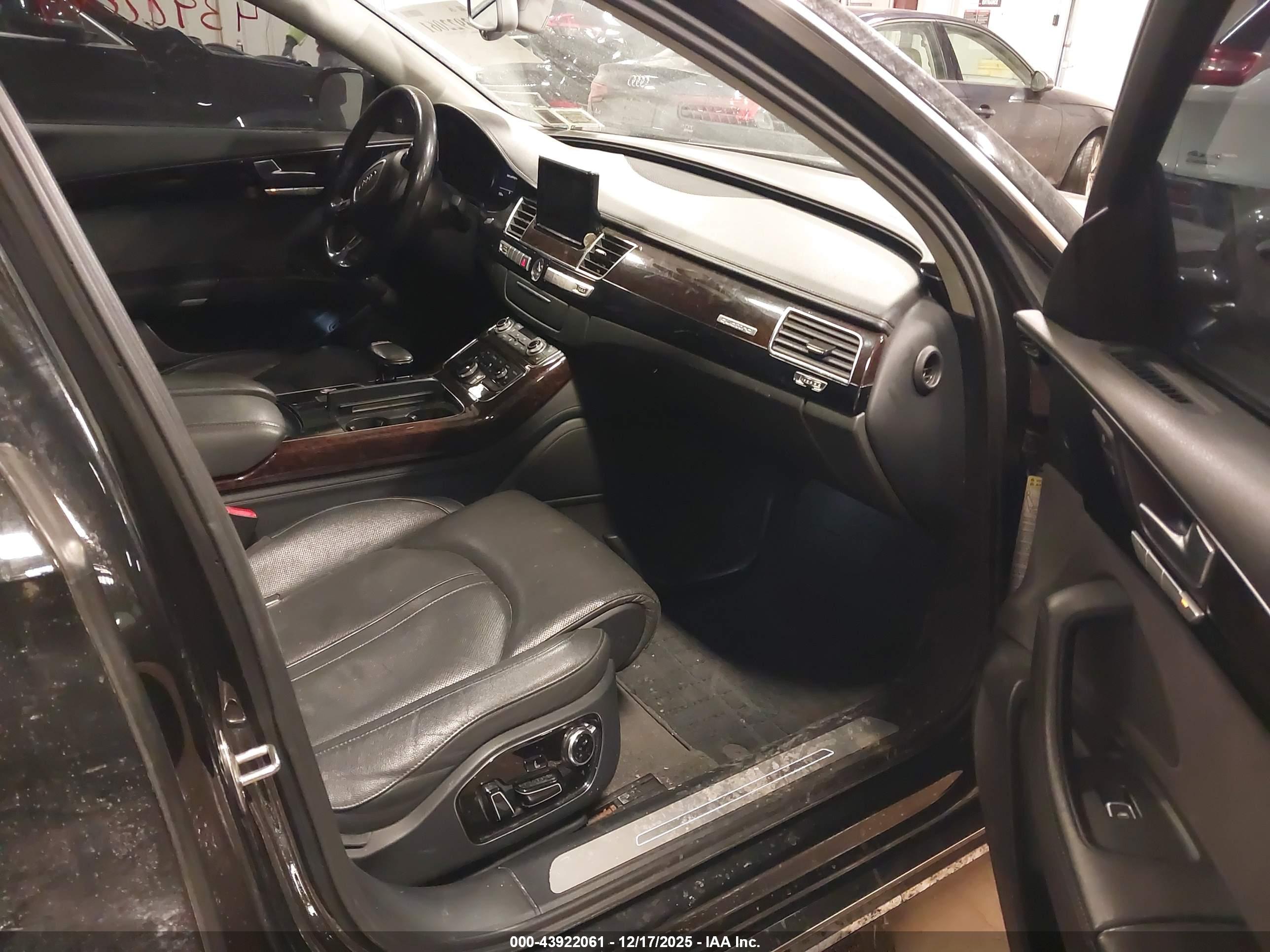 AUDI A8 image 5
