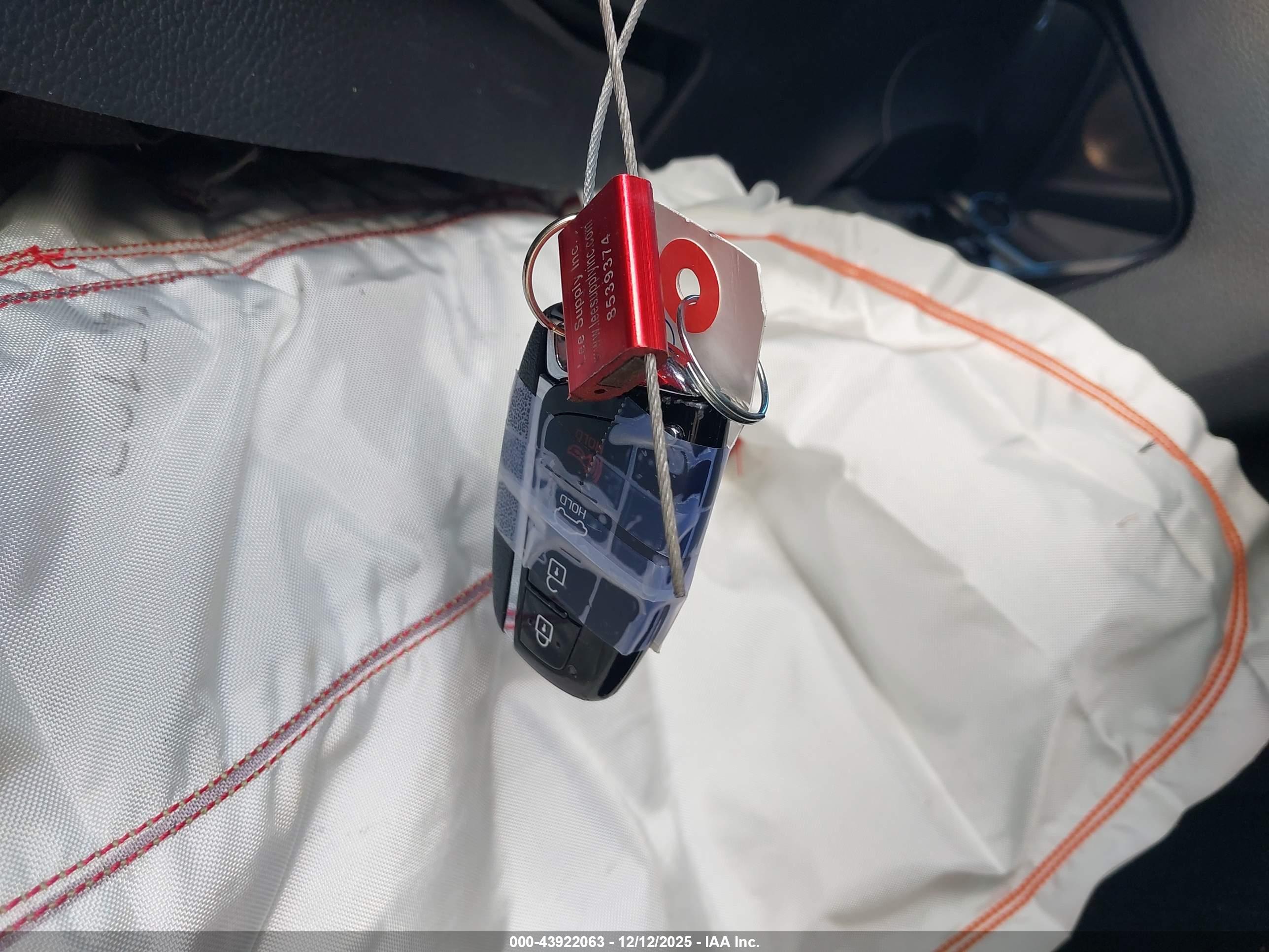 HYUNDAI SANTA image 11