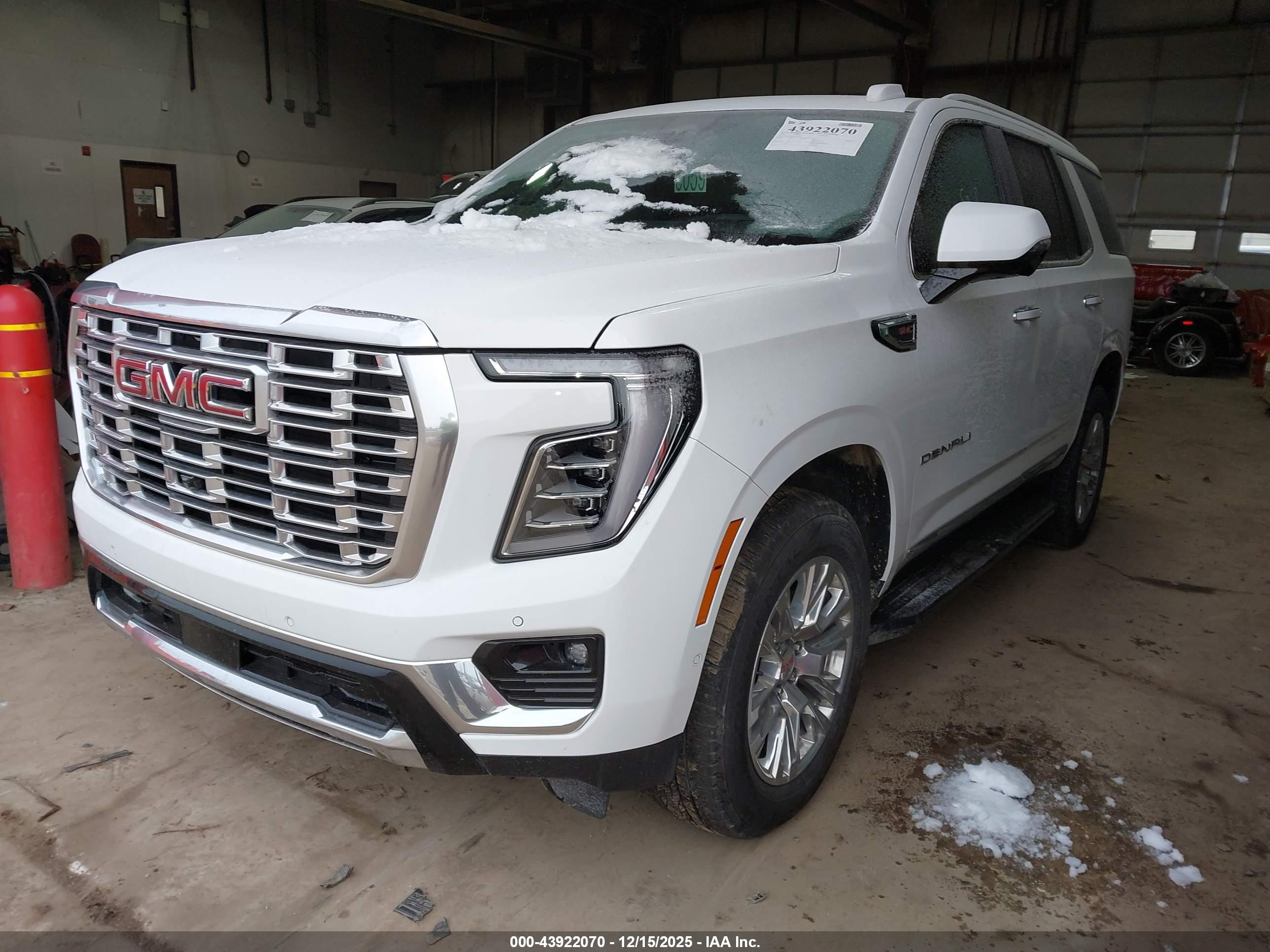GMC YUKON image 2
