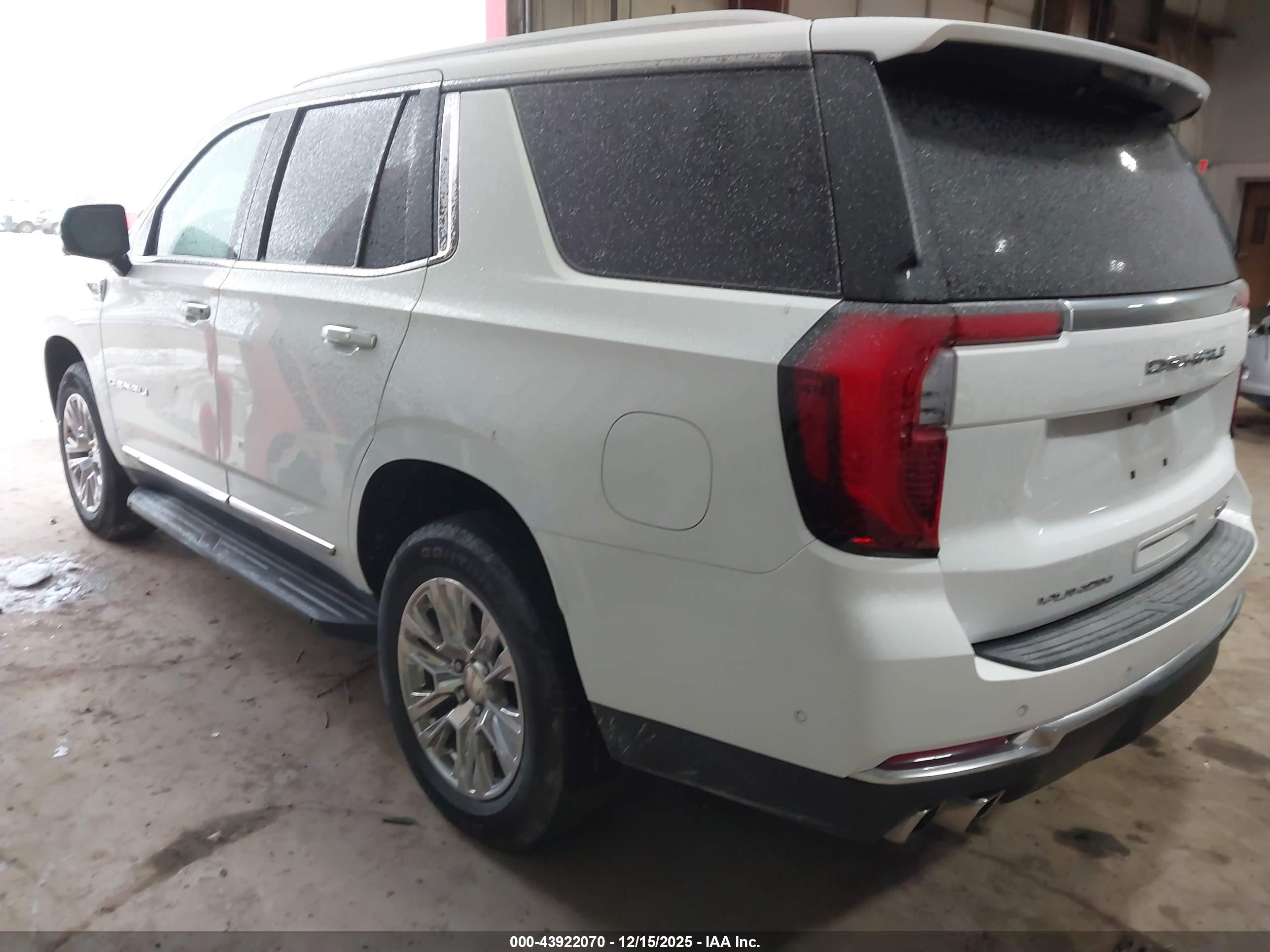 GMC YUKON image 3