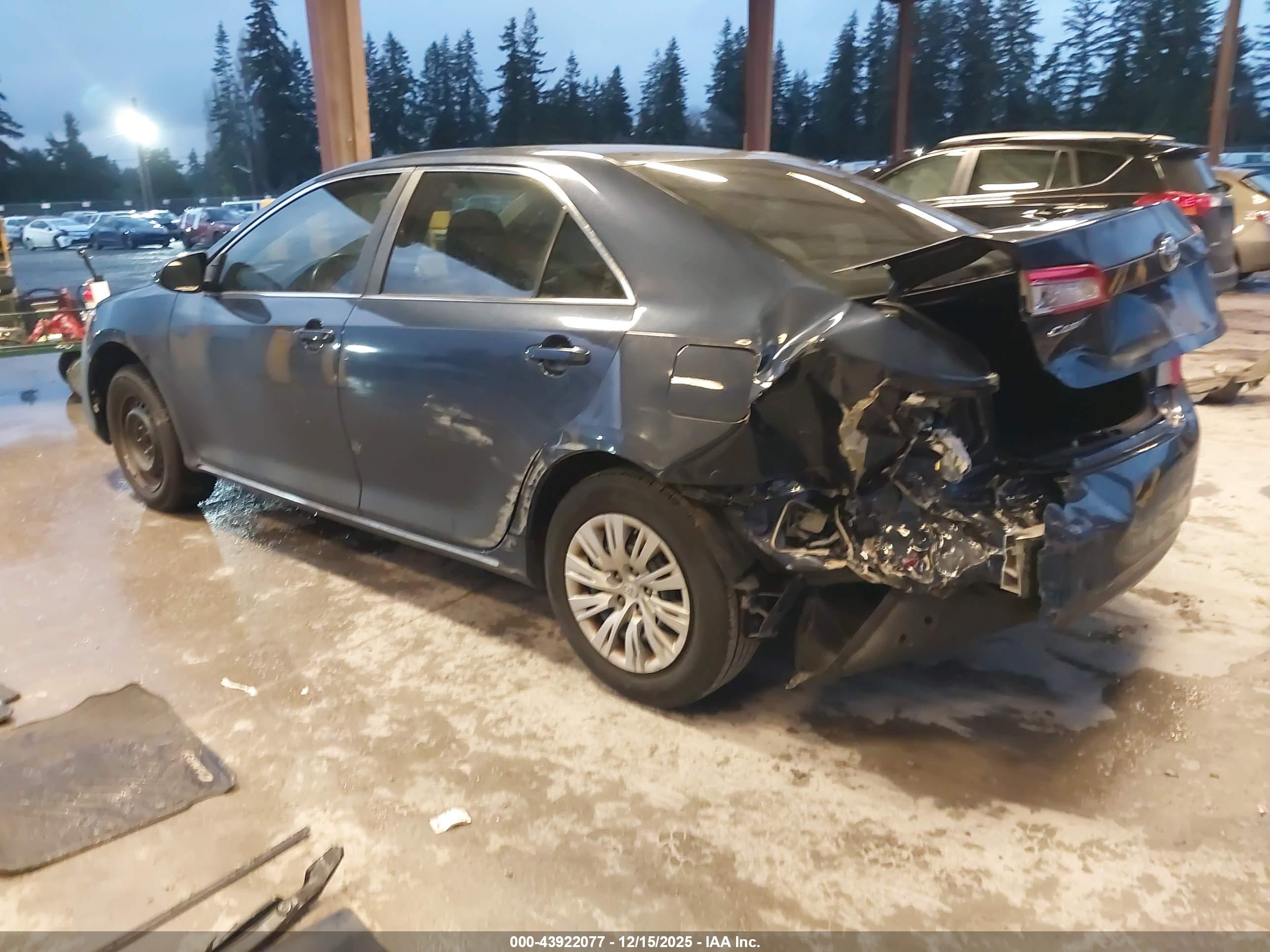 TOYOTA CAMRY image 3