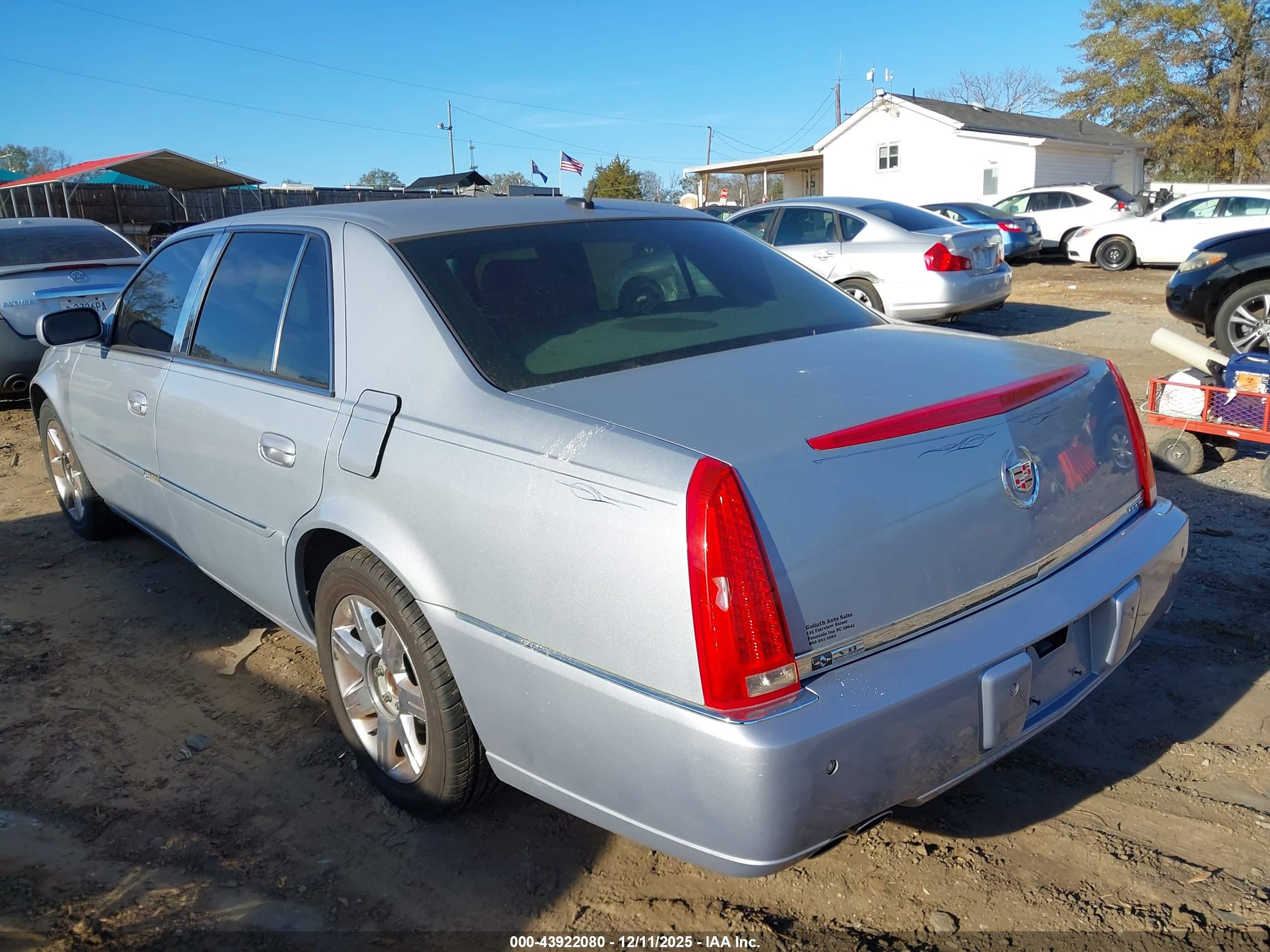 CADILLAC DTS image 3