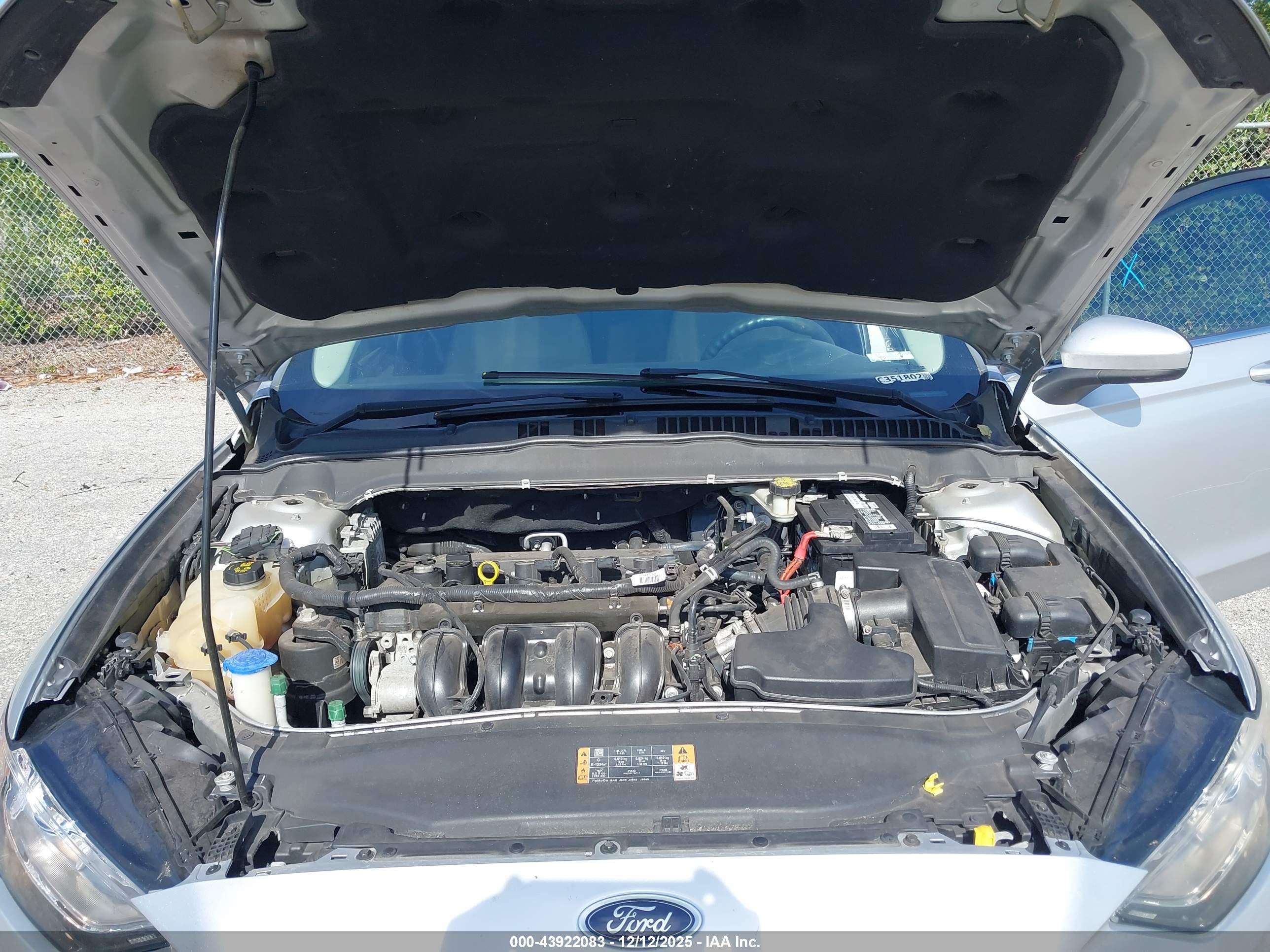 FORD FUSION image 10