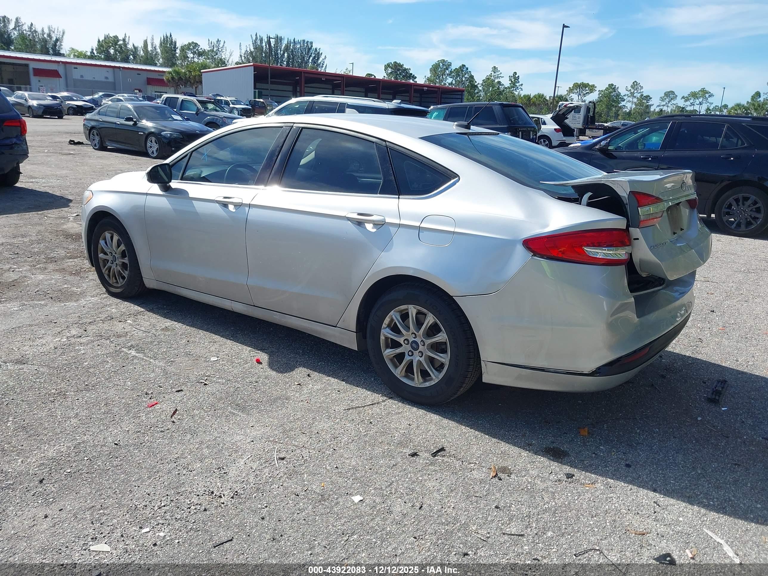 FORD FUSION image 3