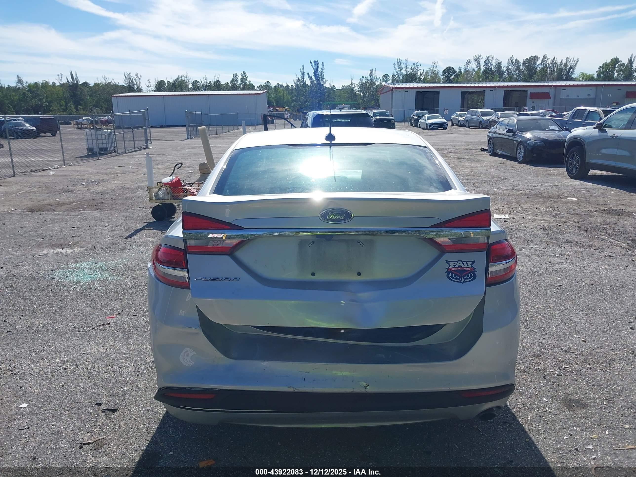 FORD FUSION image 6