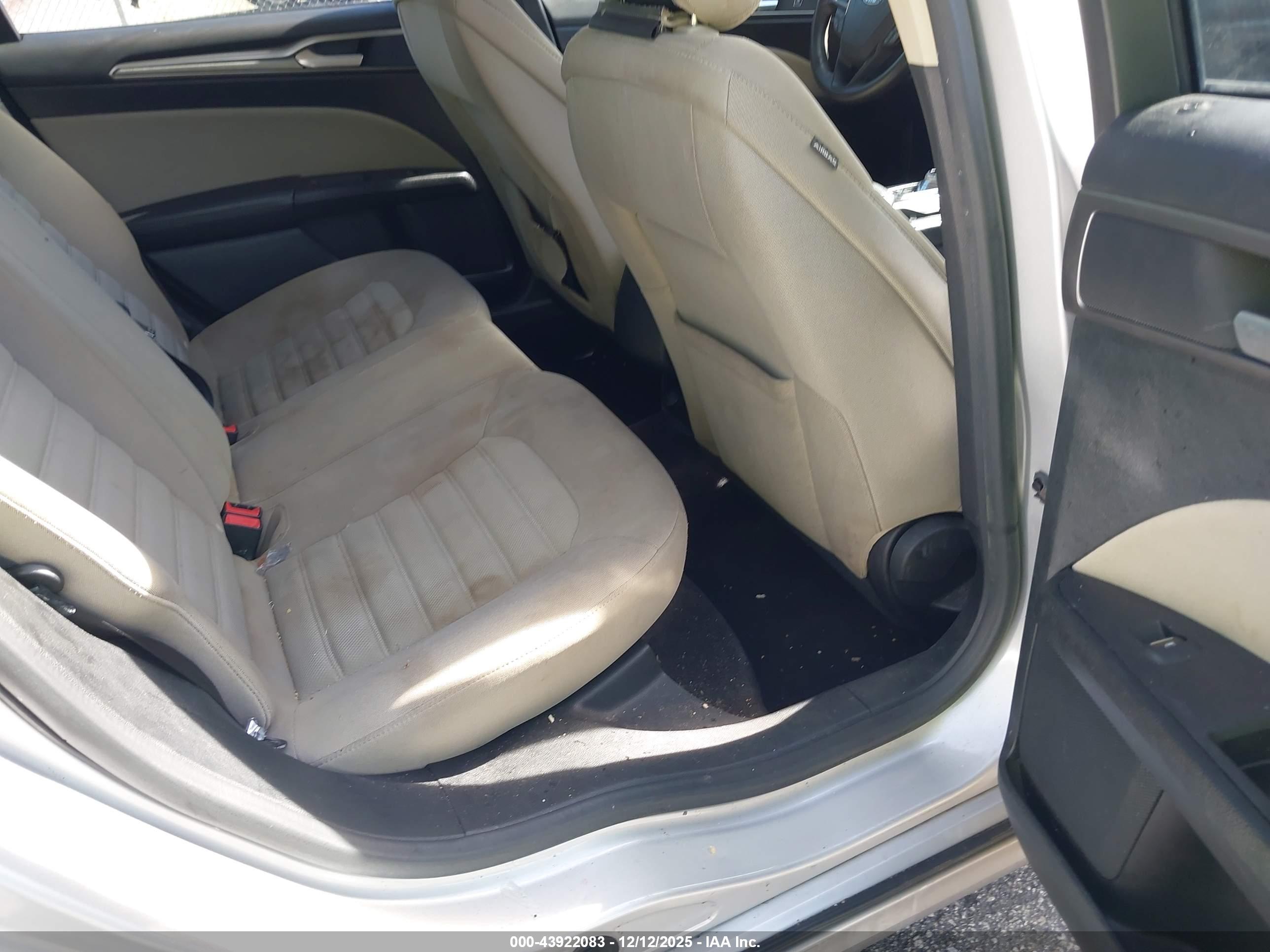FORD FUSION image 8