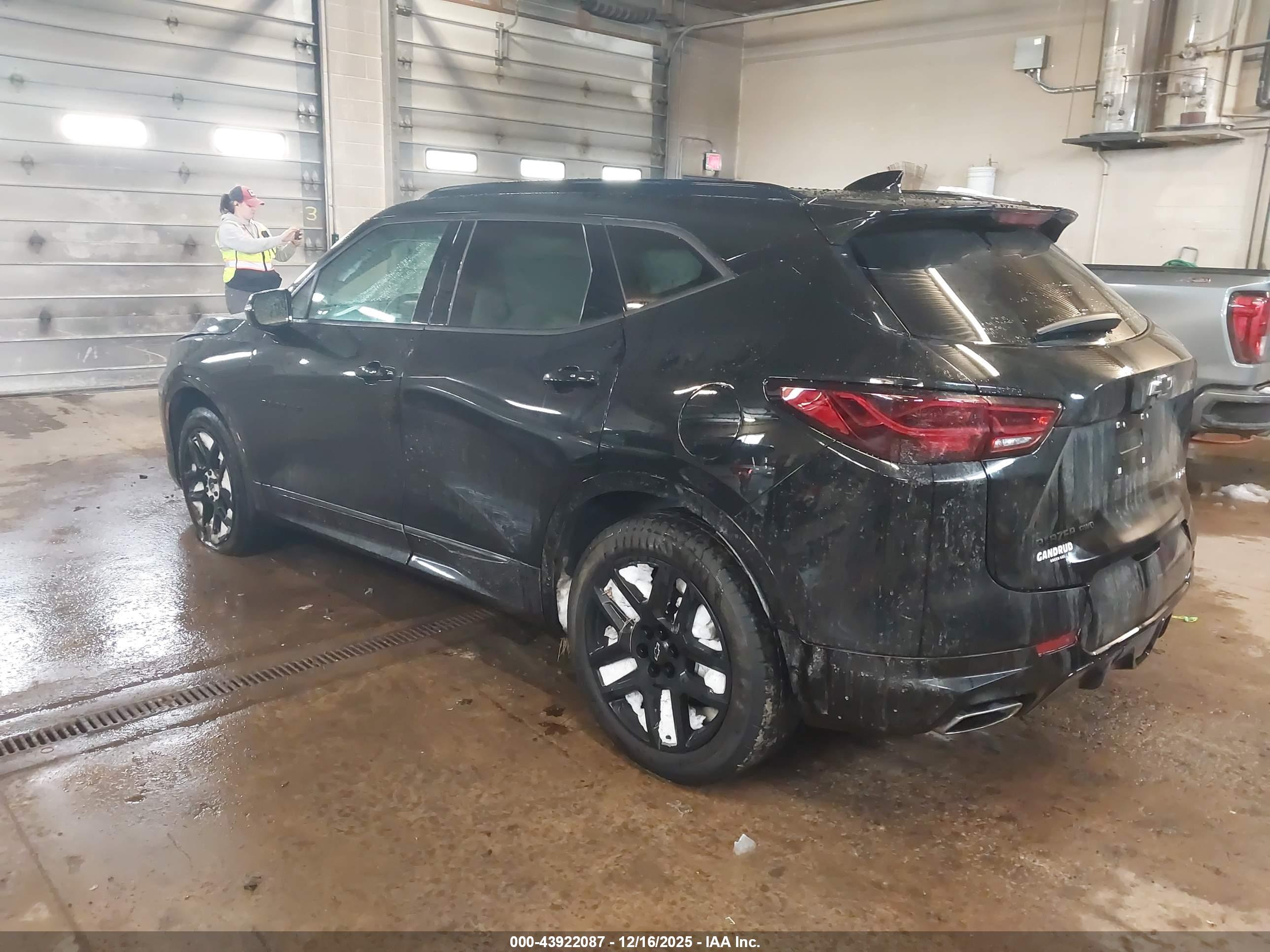 CHEVROLET BLAZER image 3