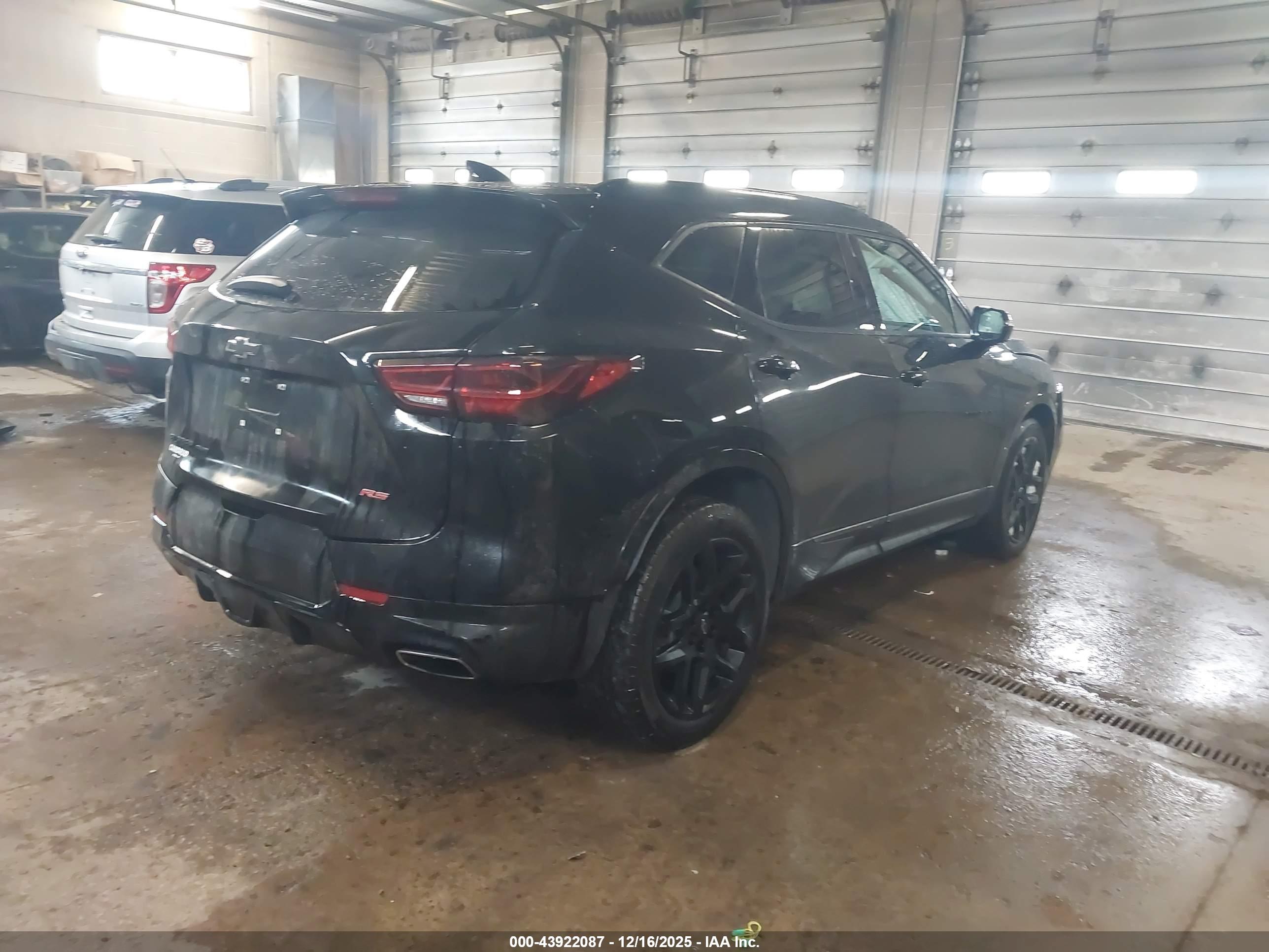 CHEVROLET BLAZER image 4