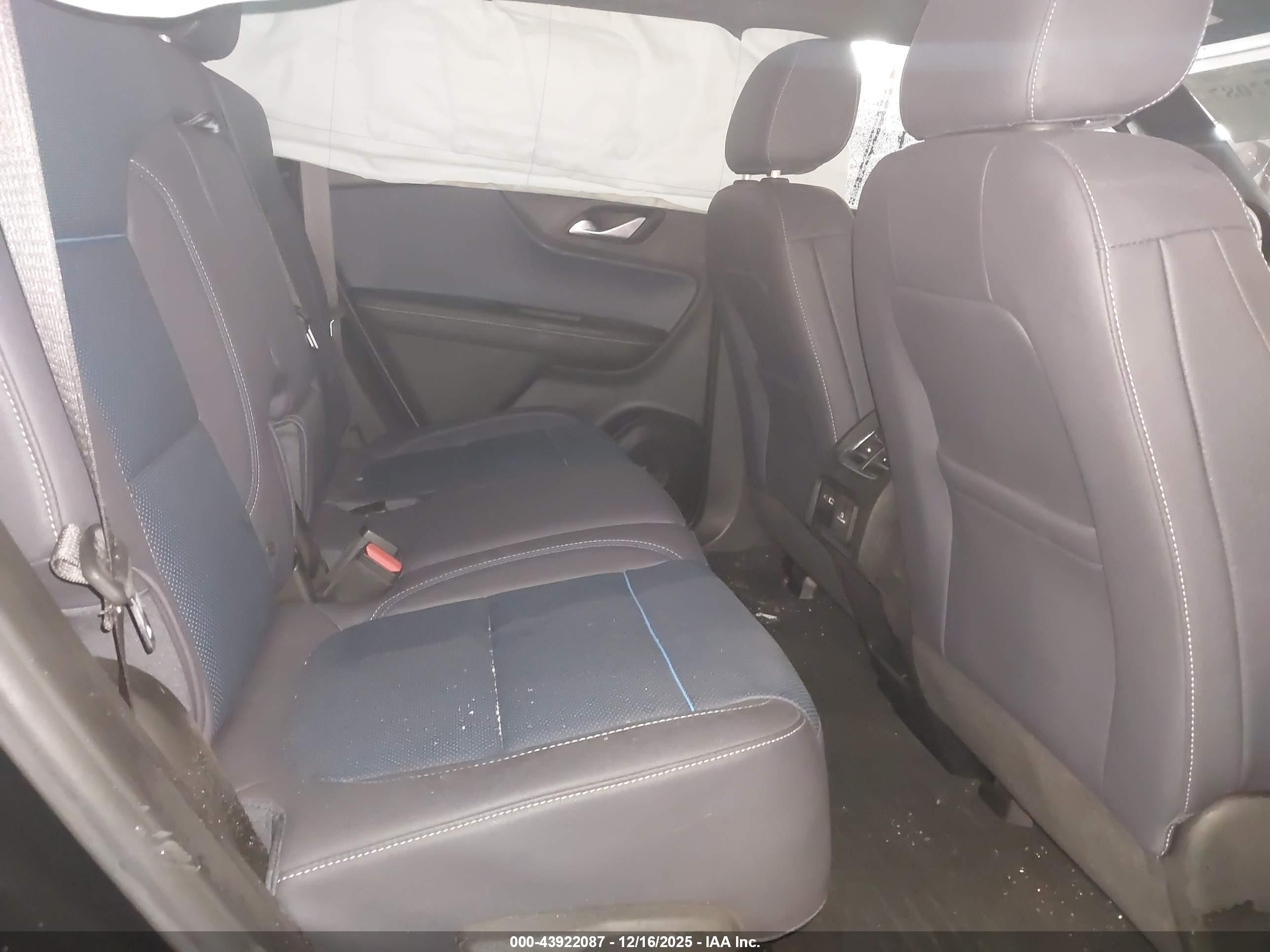 CHEVROLET BLAZER image 8