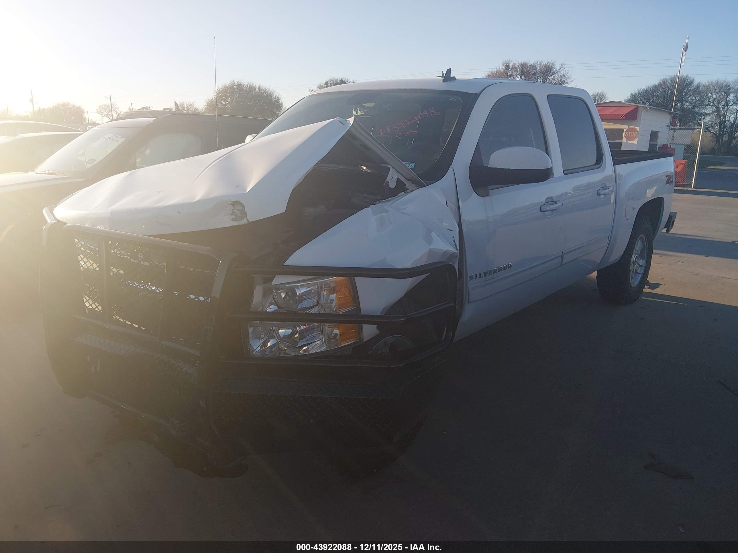 CHEVROLET SILVERADO image 2