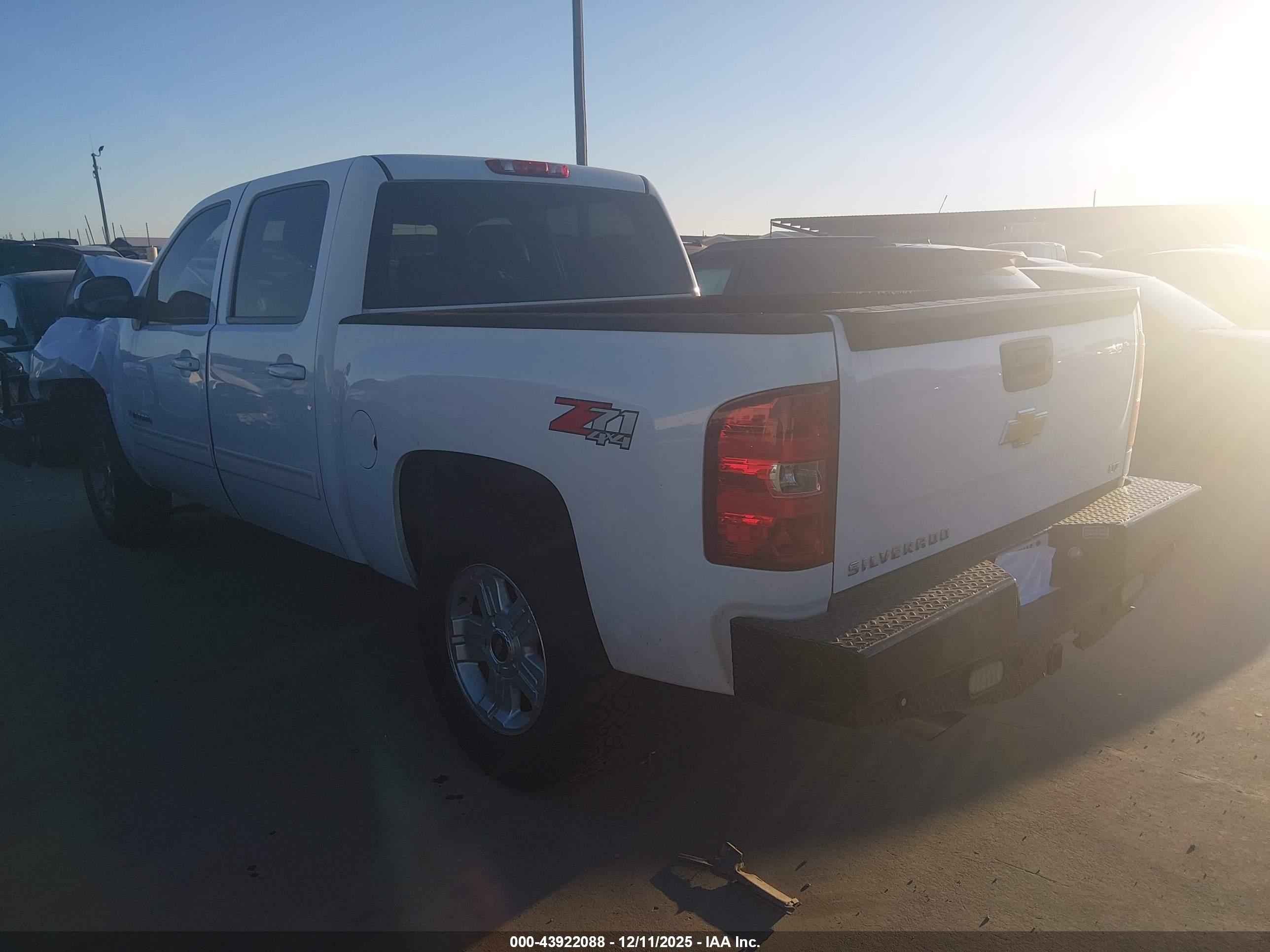 CHEVROLET SILVERADO image 3