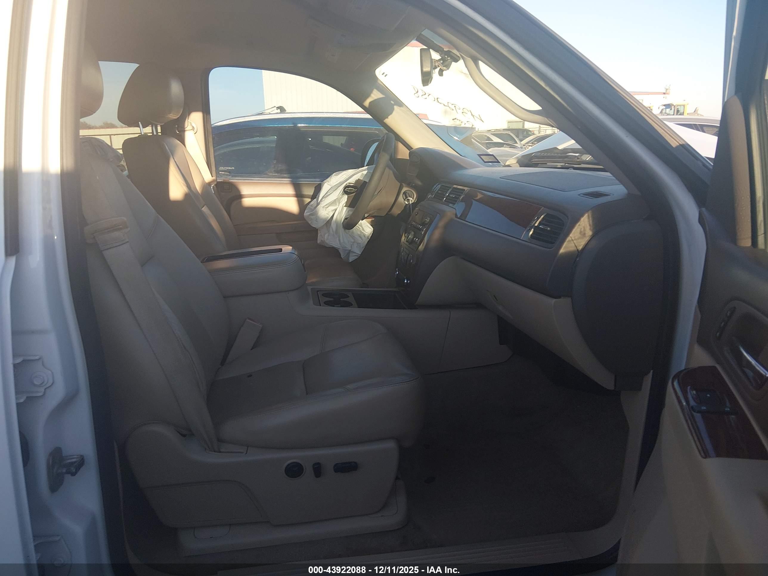 CHEVROLET SILVERADO image 5