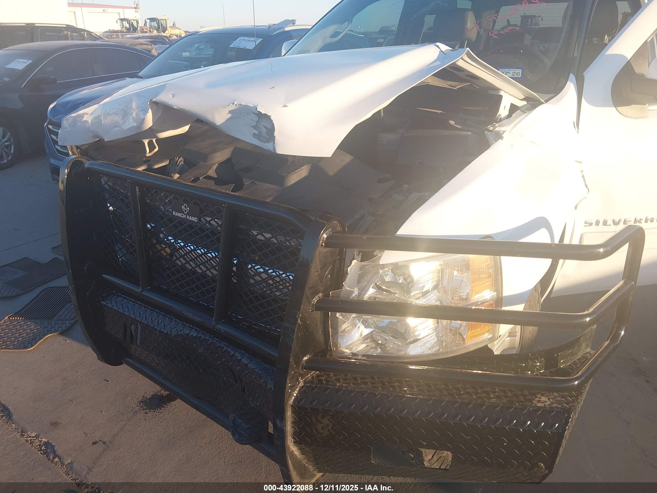 CHEVROLET SILVERADO image 6
