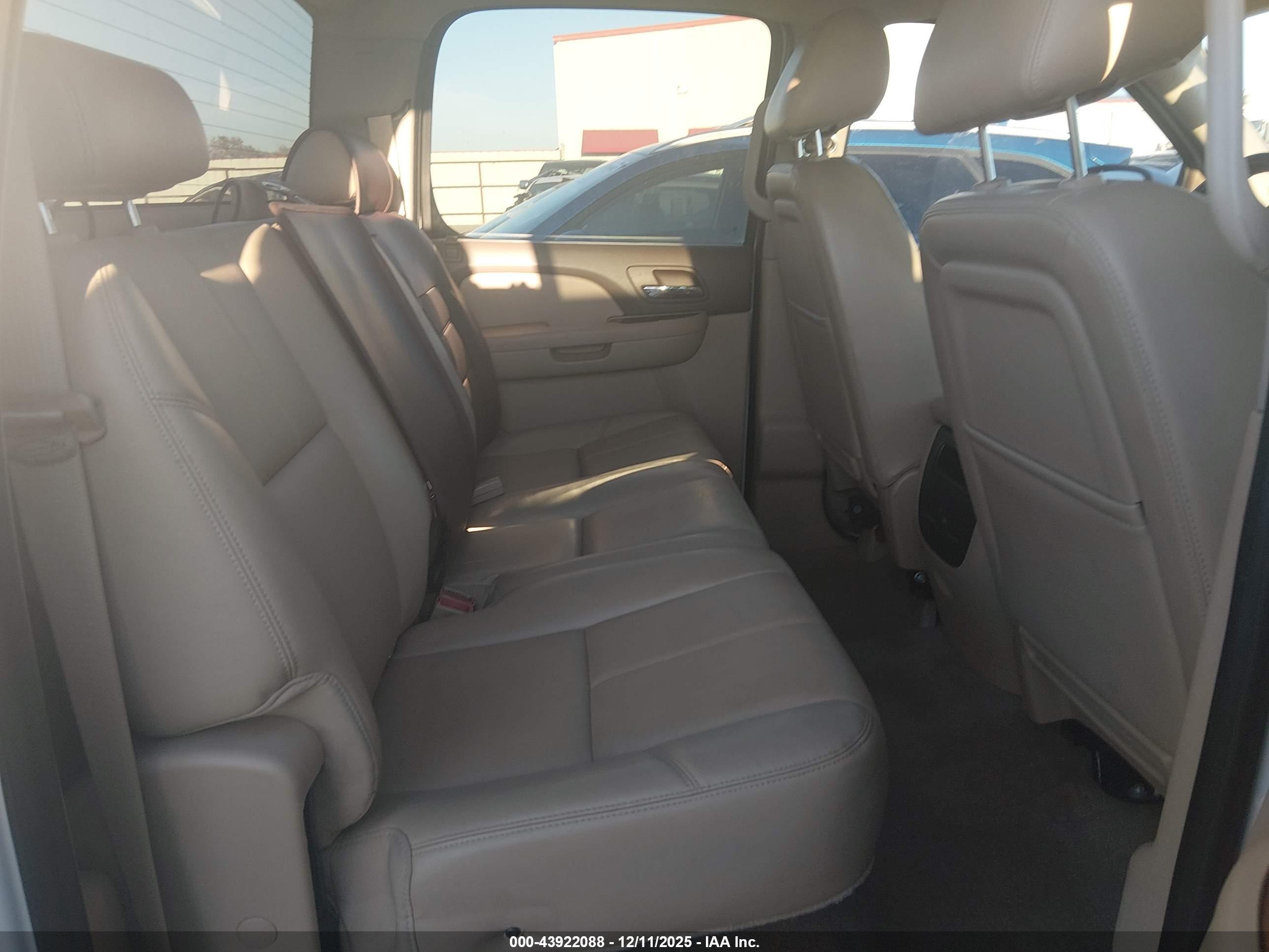 CHEVROLET SILVERADO image 8