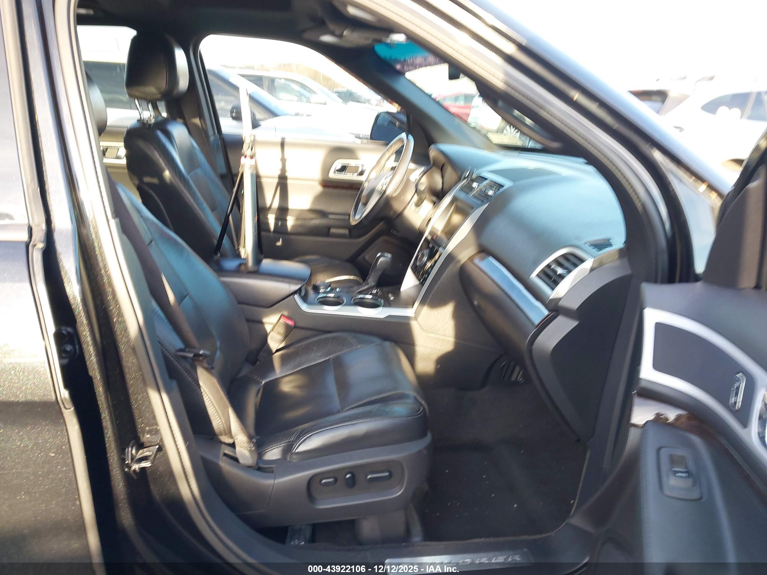 FORD EXPLORER image 5