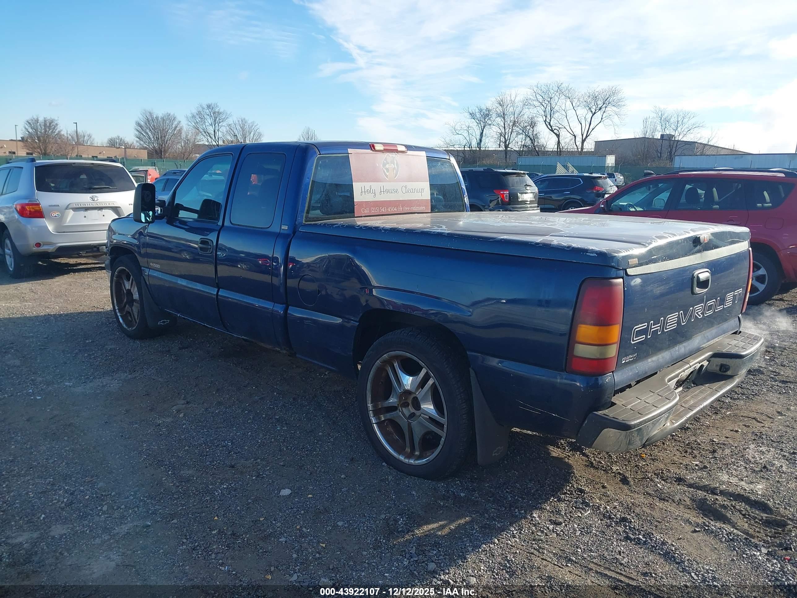 CHEVROLET SILVERADO image 3