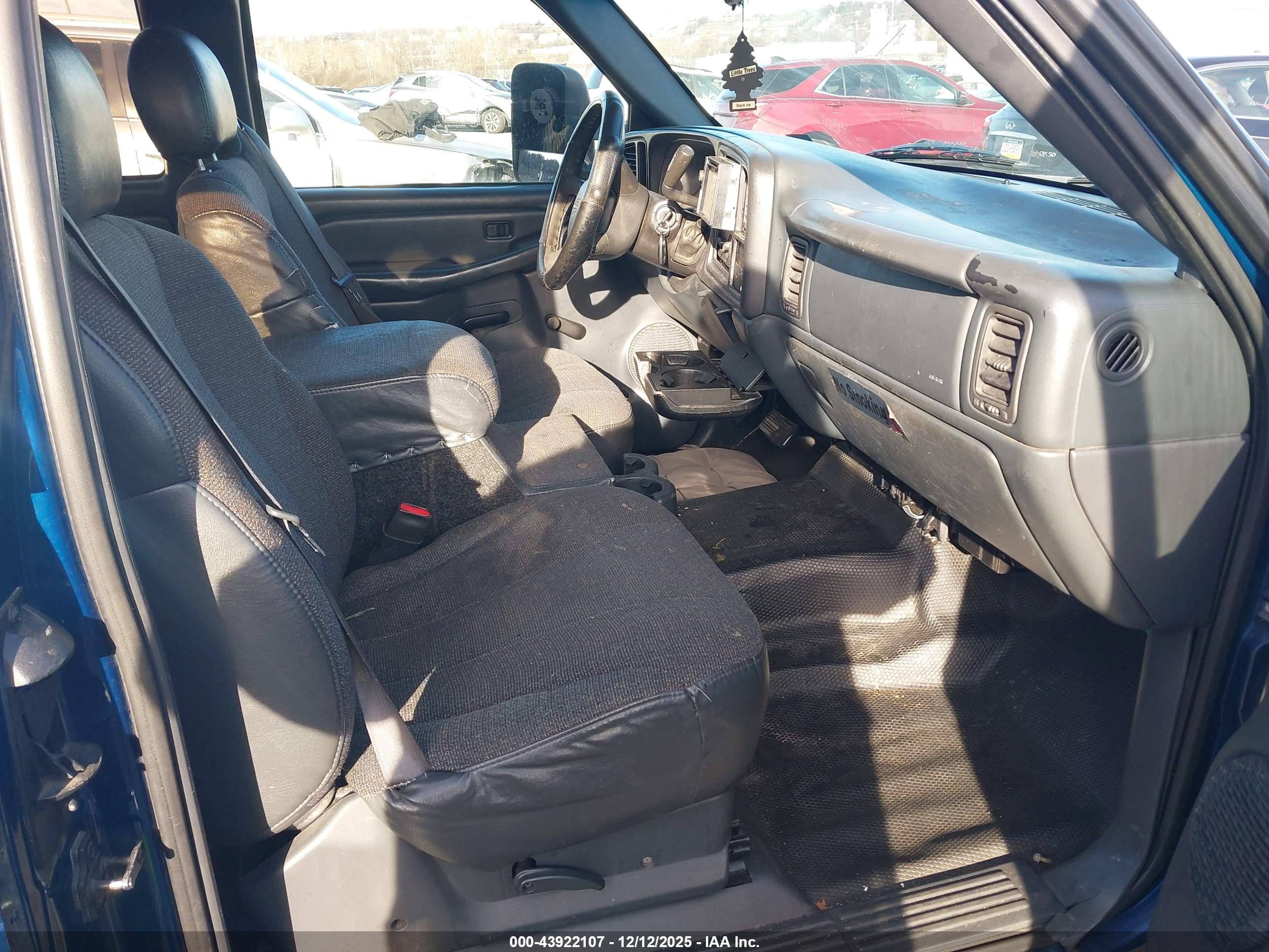 CHEVROLET SILVERADO image 5