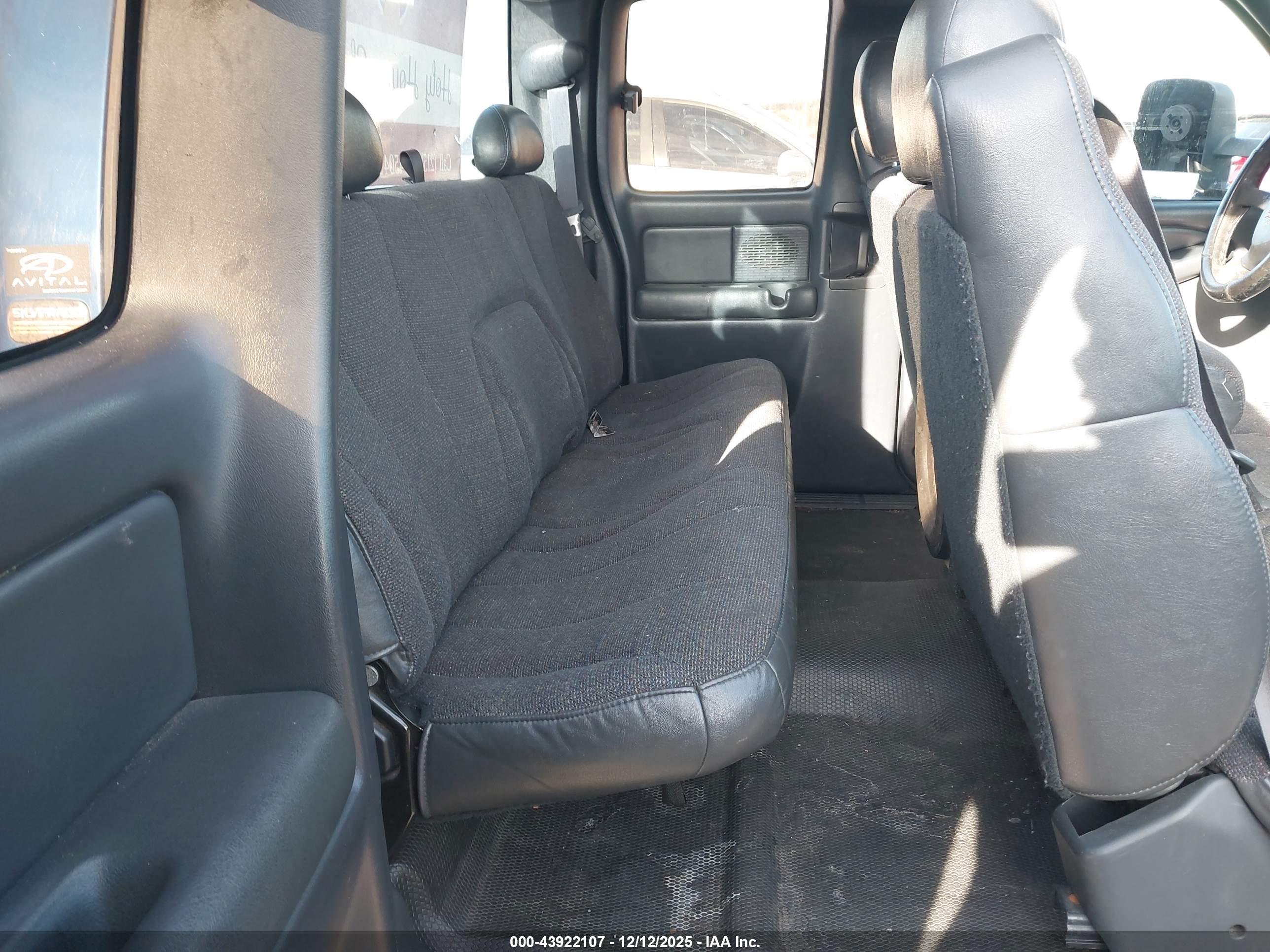 CHEVROLET SILVERADO image 8