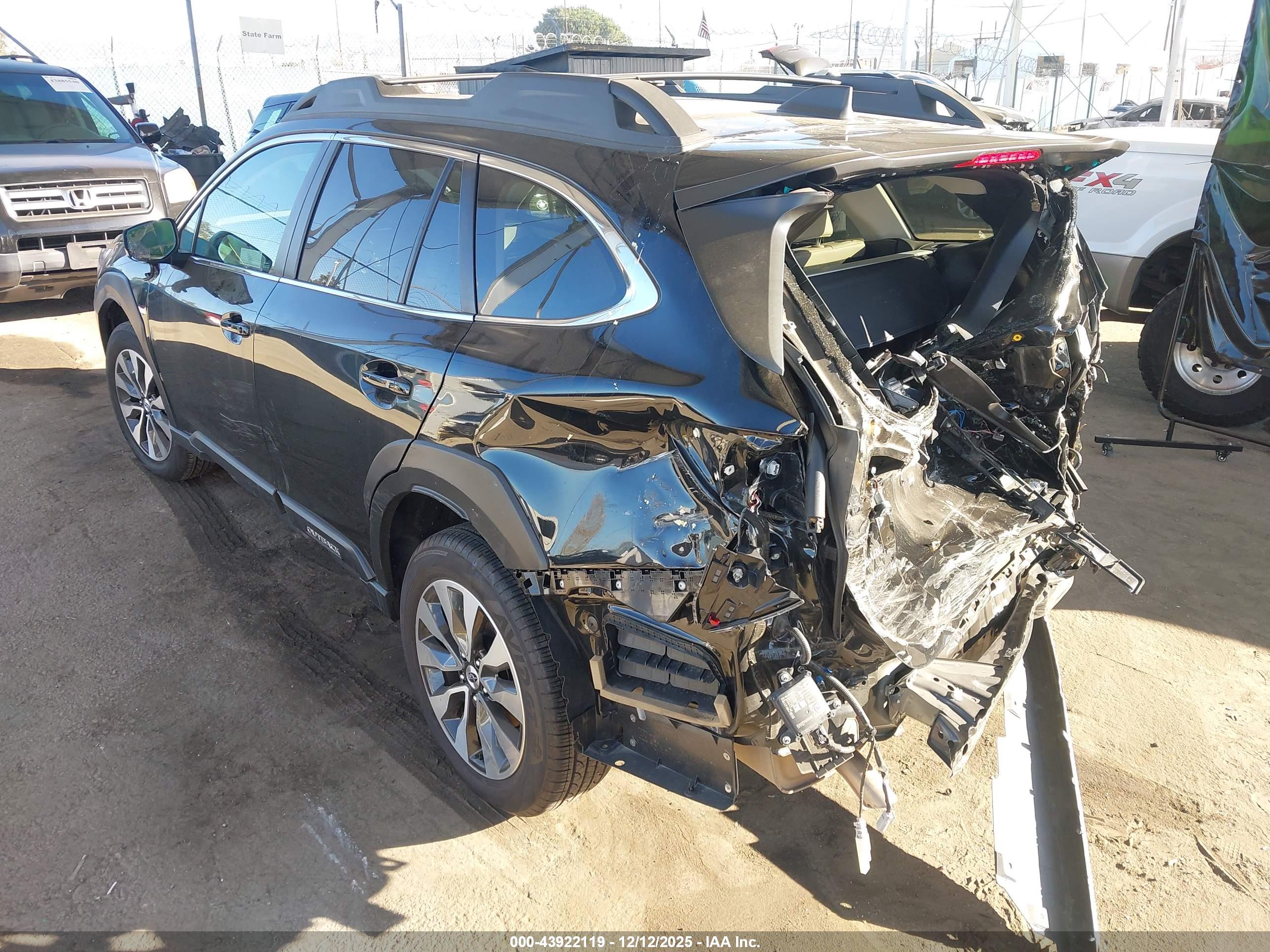 SUBARU OUTBACK image 3
