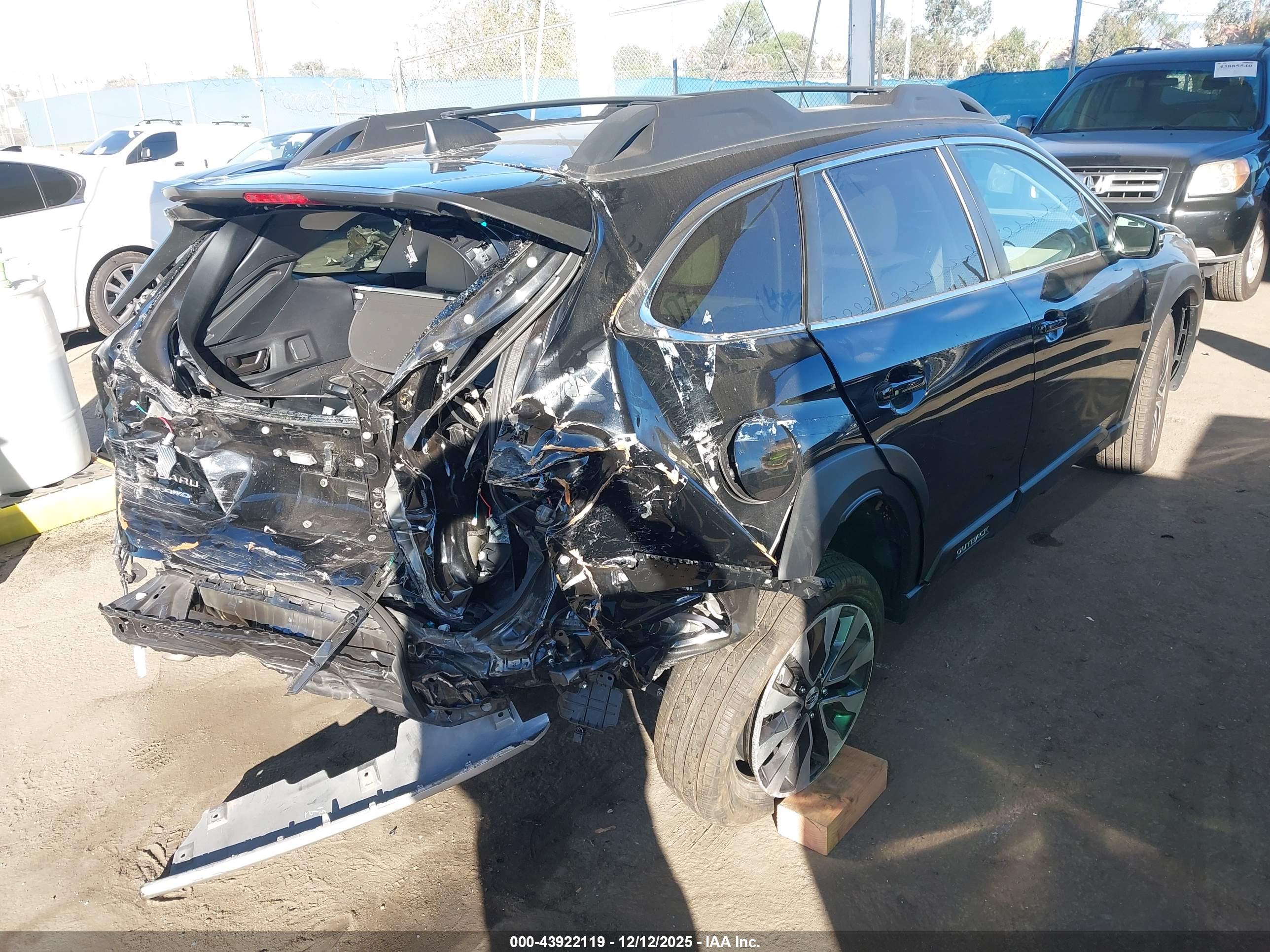 SUBARU OUTBACK image 4