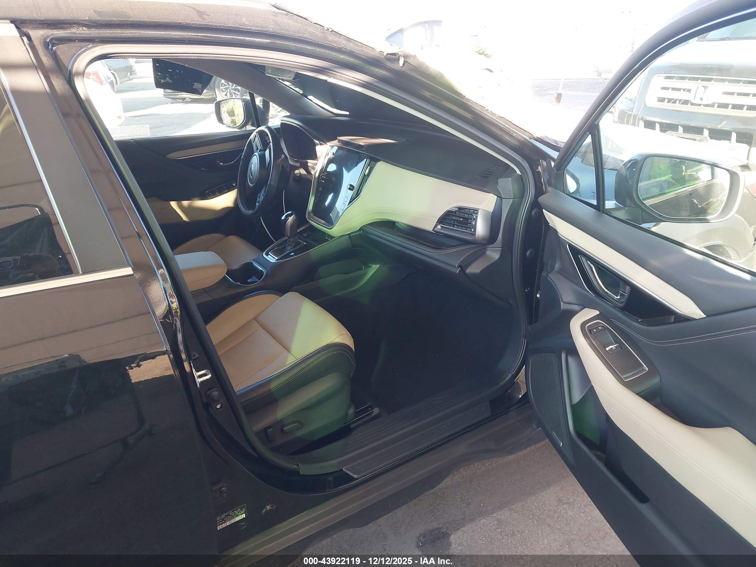 SUBARU OUTBACK image 5