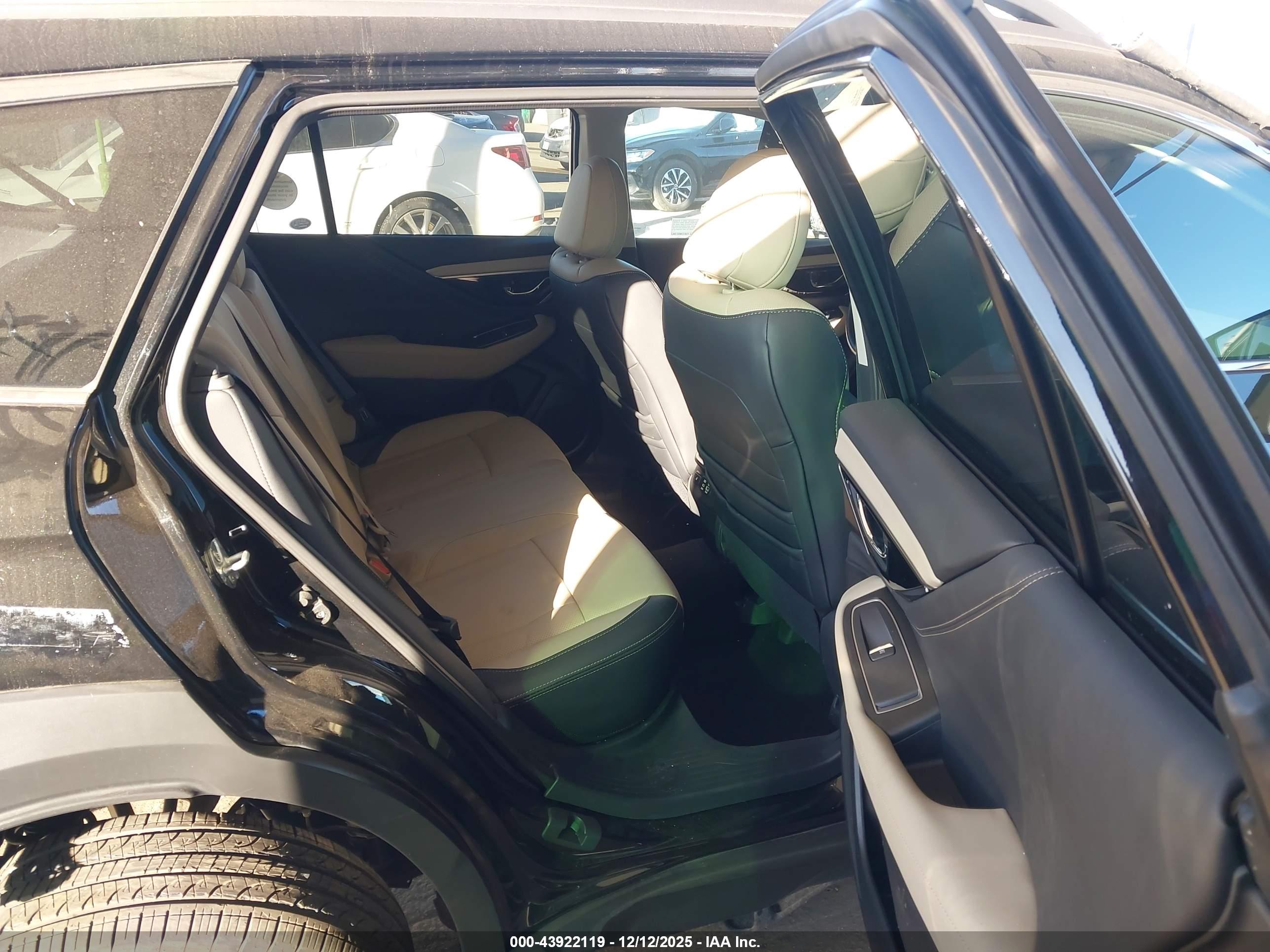 SUBARU OUTBACK image 8