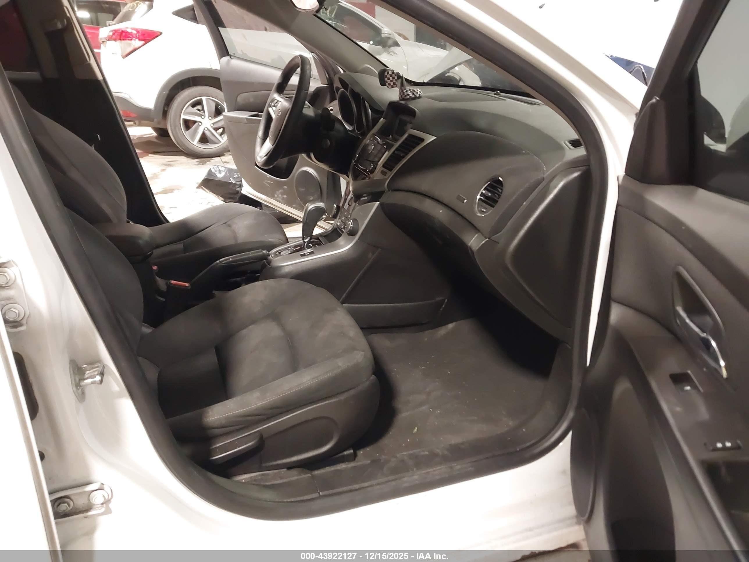 CHEVROLET CRUZE image 5