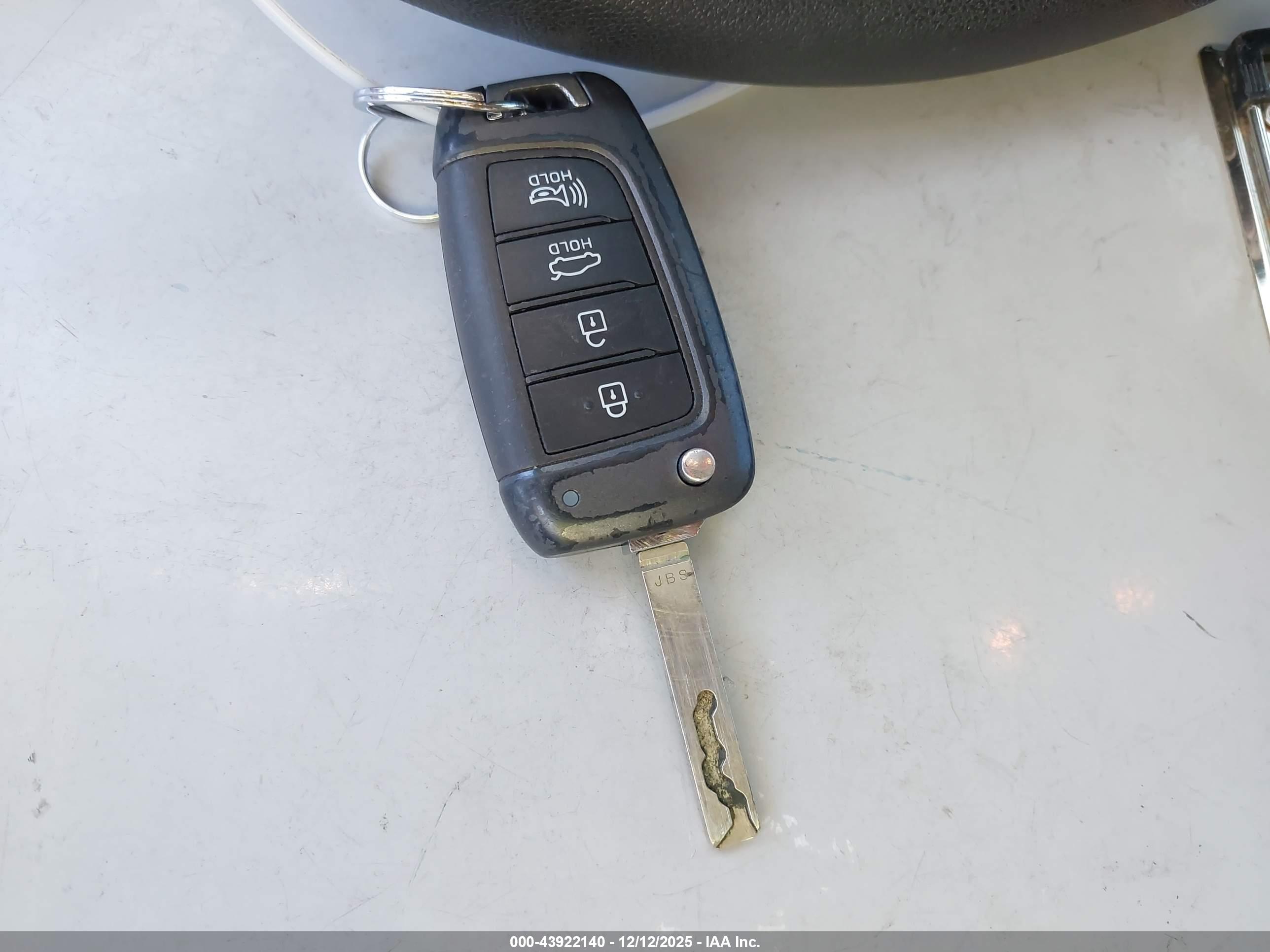 HYUNDAI ELANTRA image 11