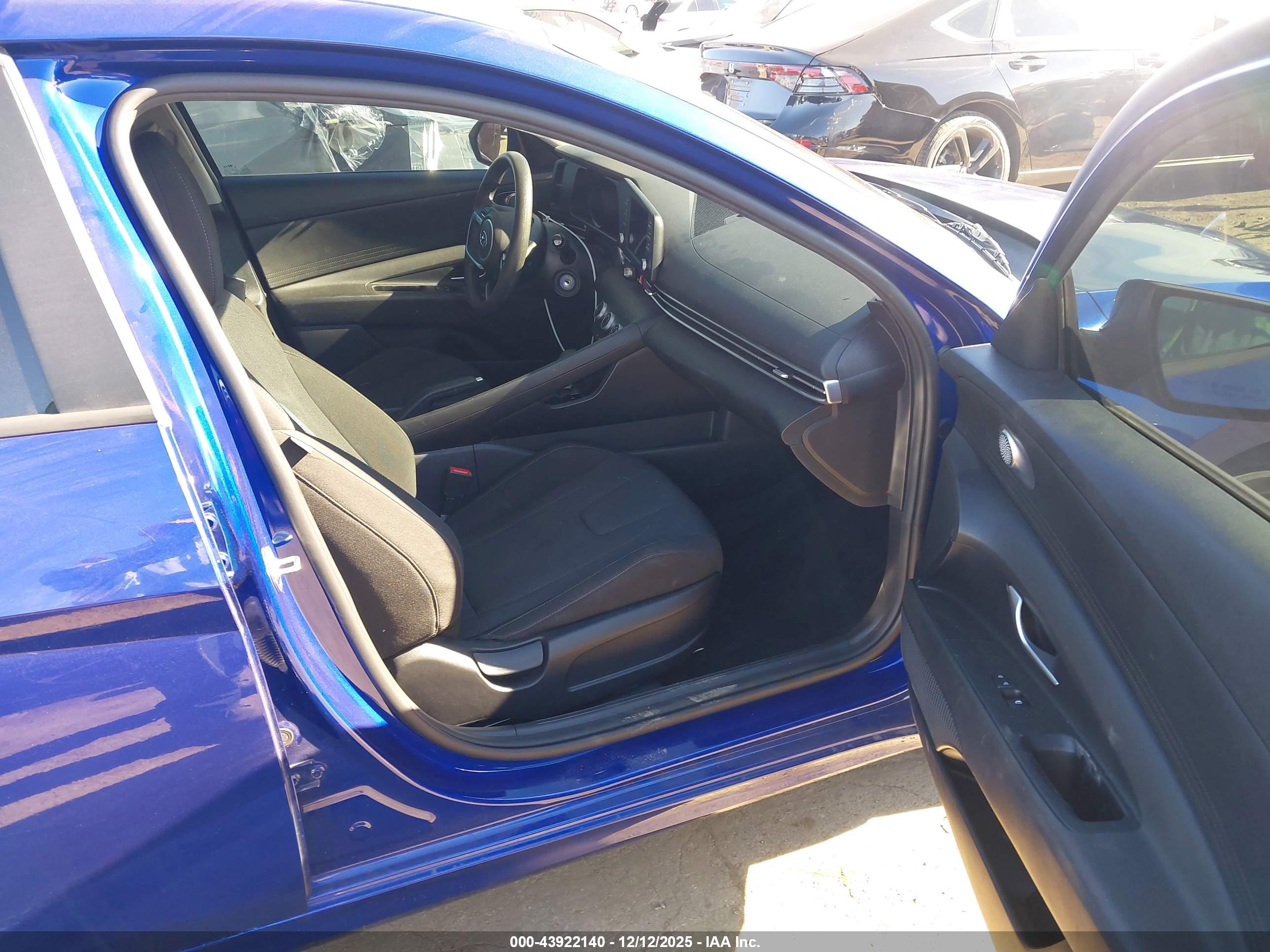 HYUNDAI ELANTRA image 5