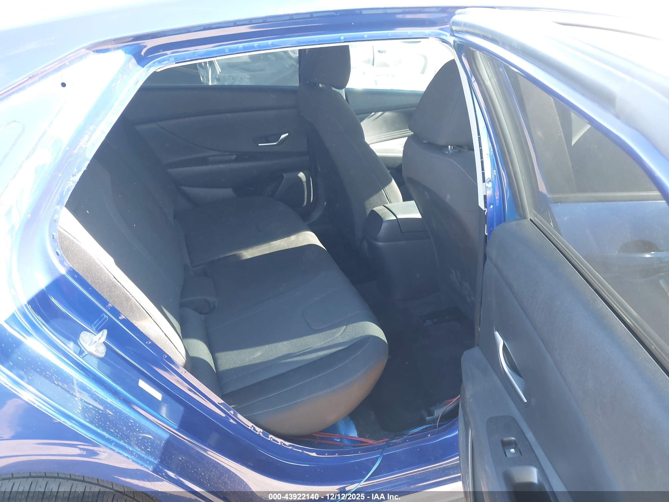 HYUNDAI ELANTRA image 8