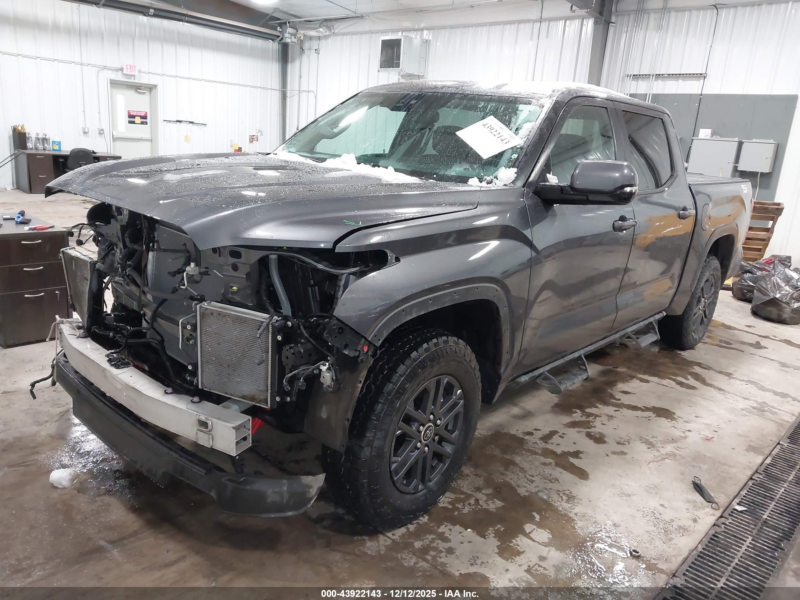 TOYOTA TUNDRA image 2