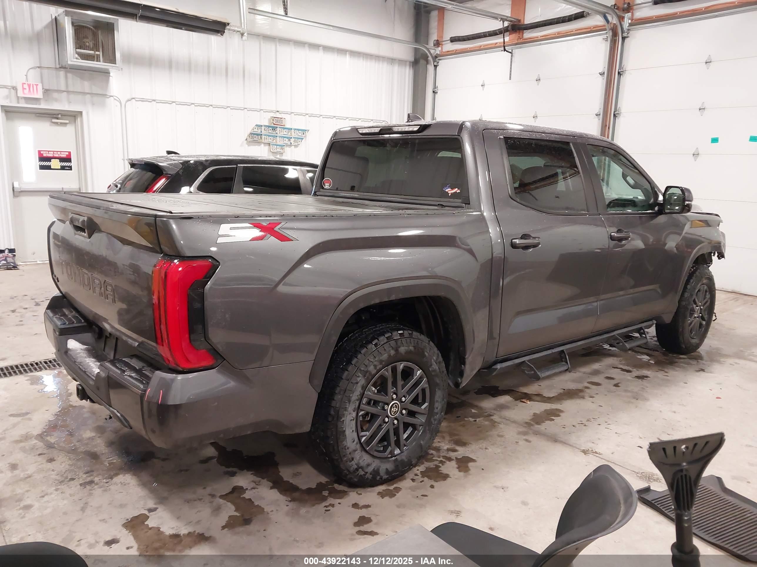 TOYOTA TUNDRA image 4