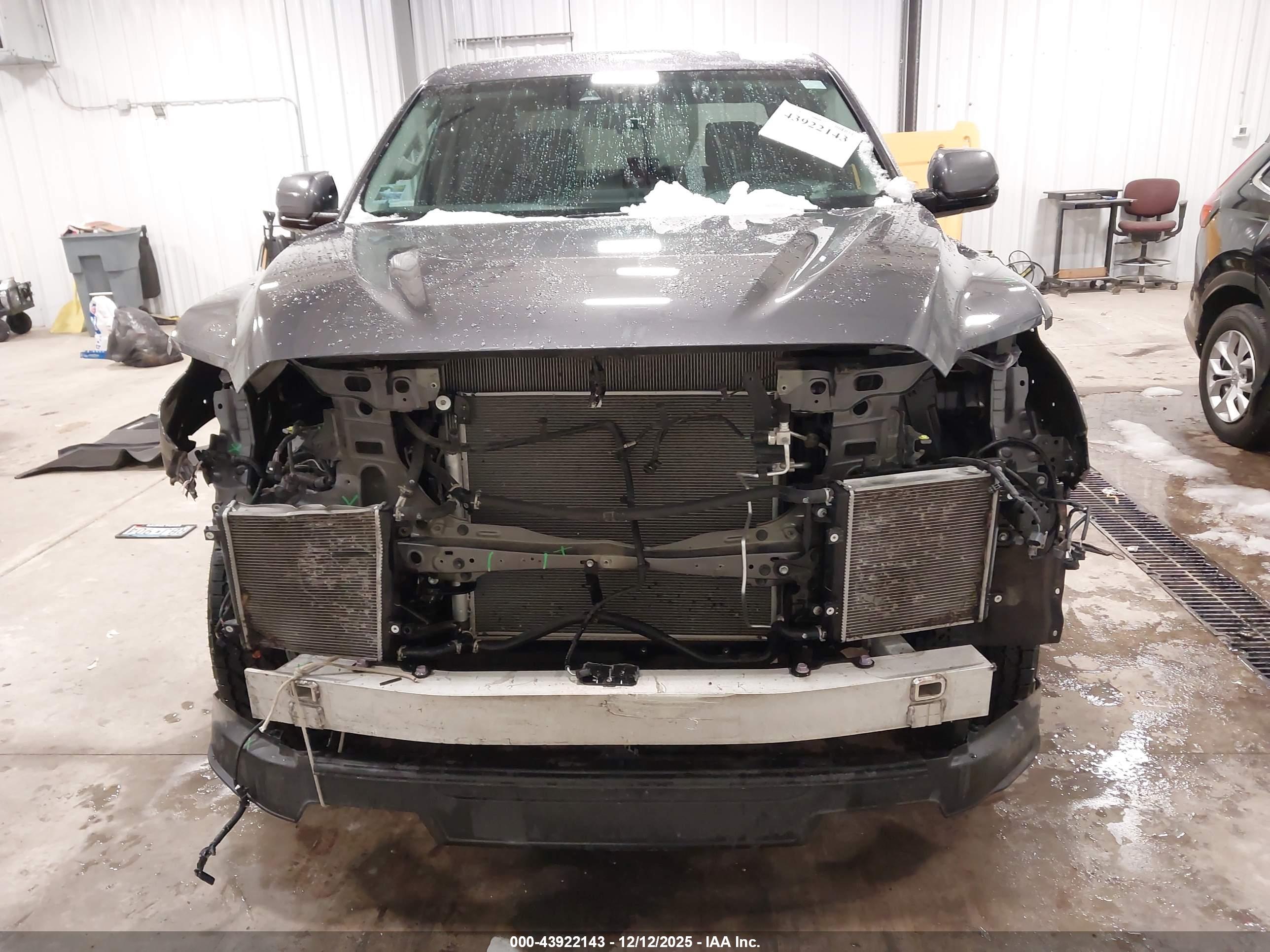 TOYOTA TUNDRA image 6