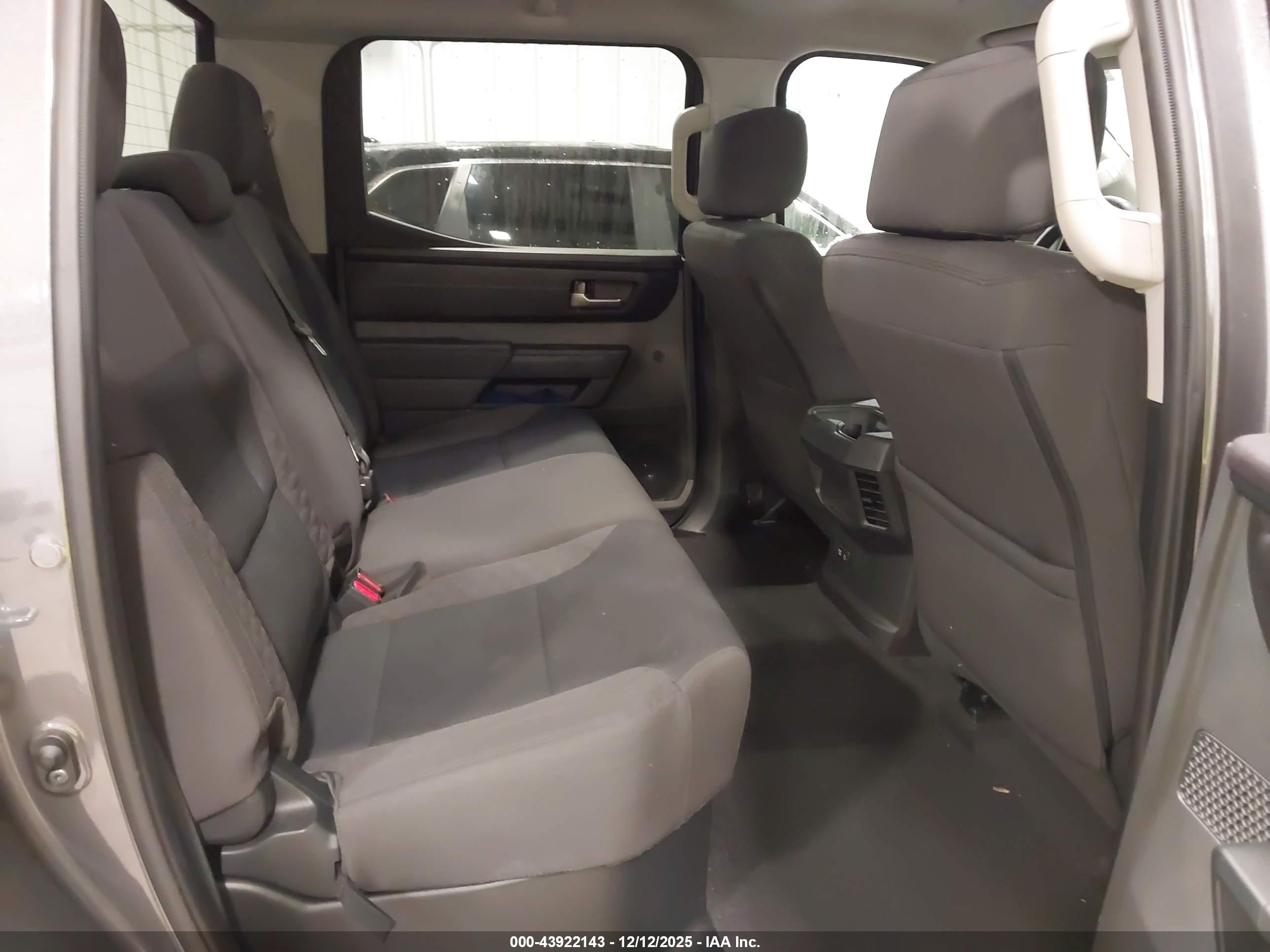 TOYOTA TUNDRA image 8