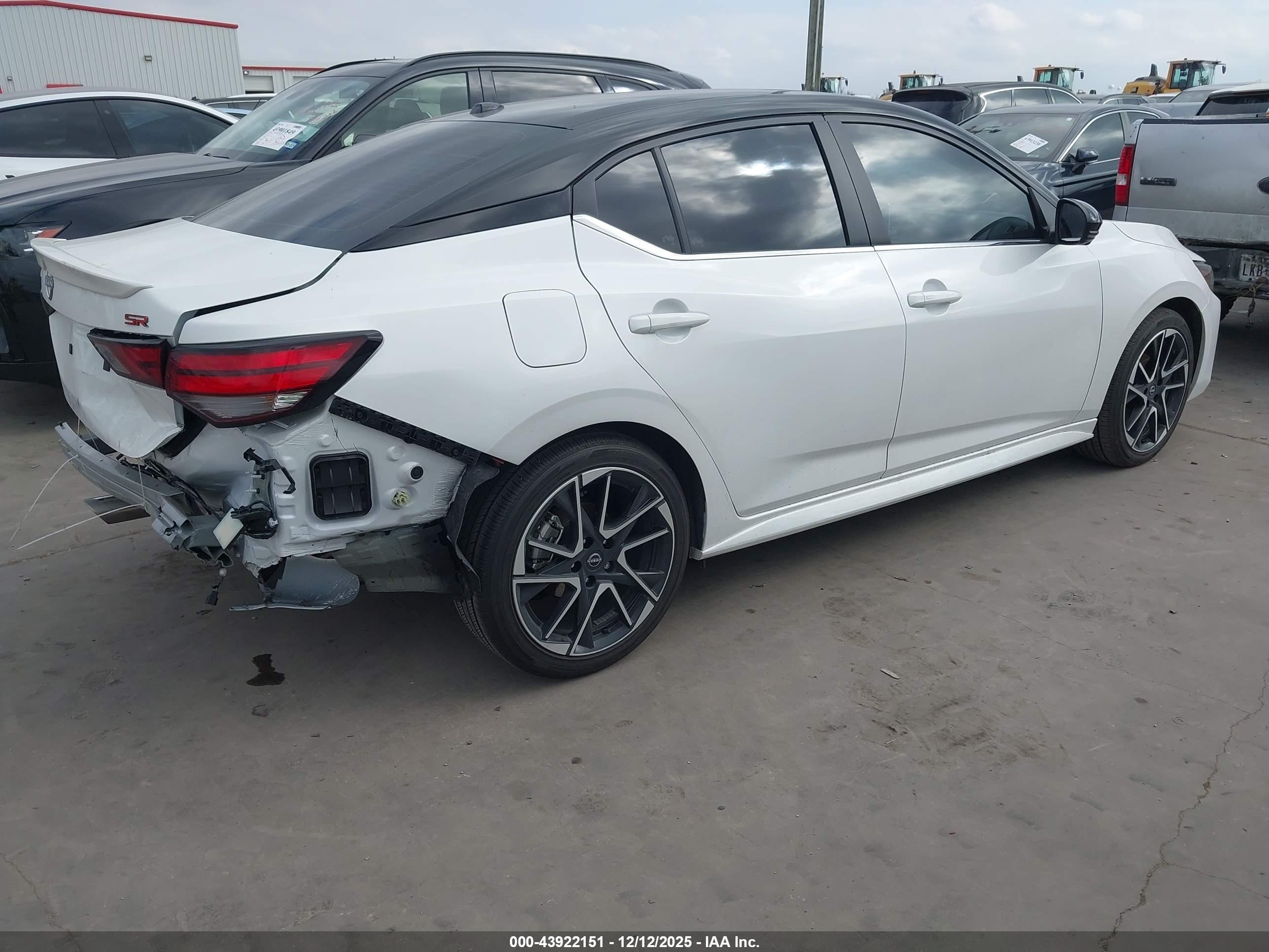 NISSAN SENTRA image 4