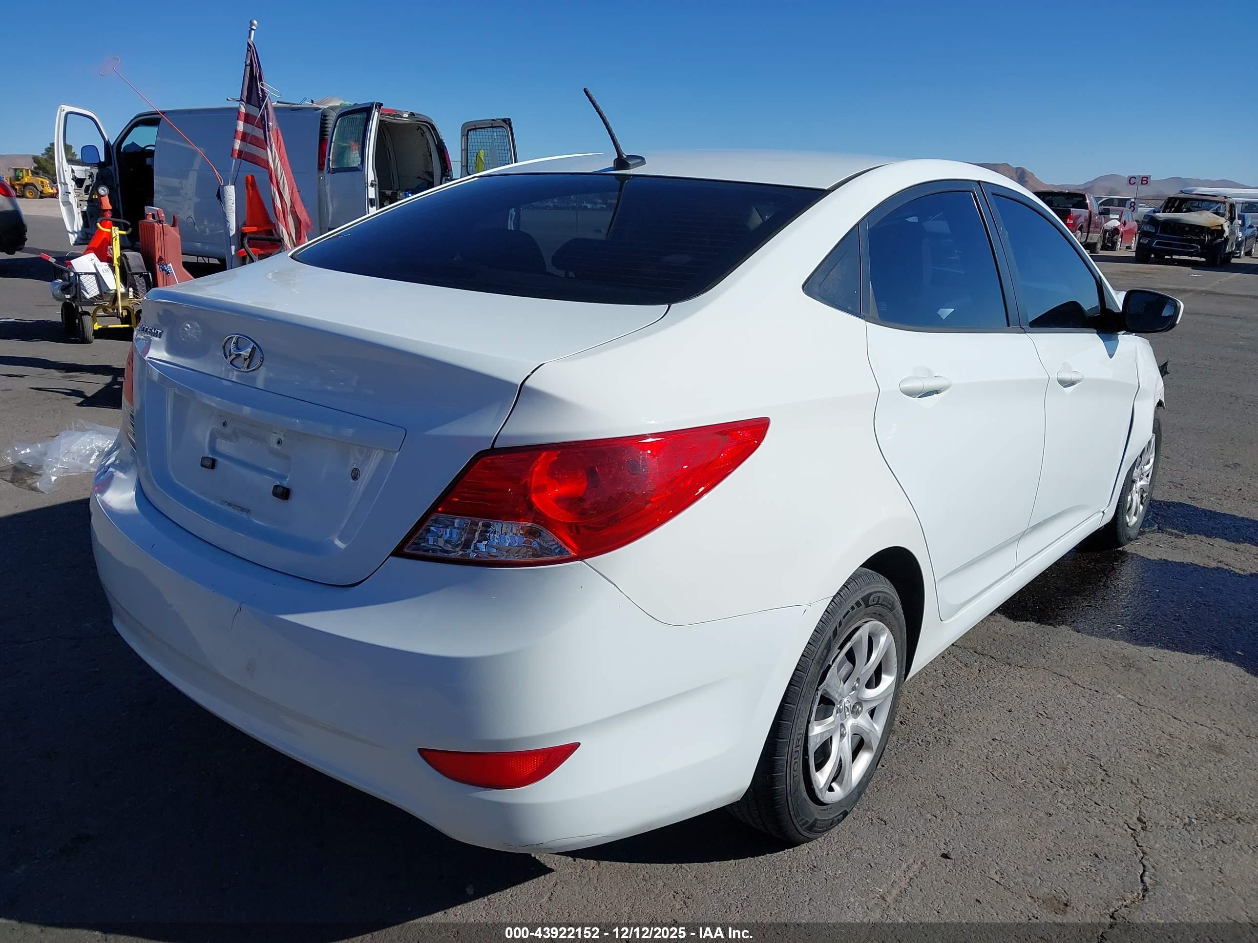 HYUNDAI ACCENT image 4