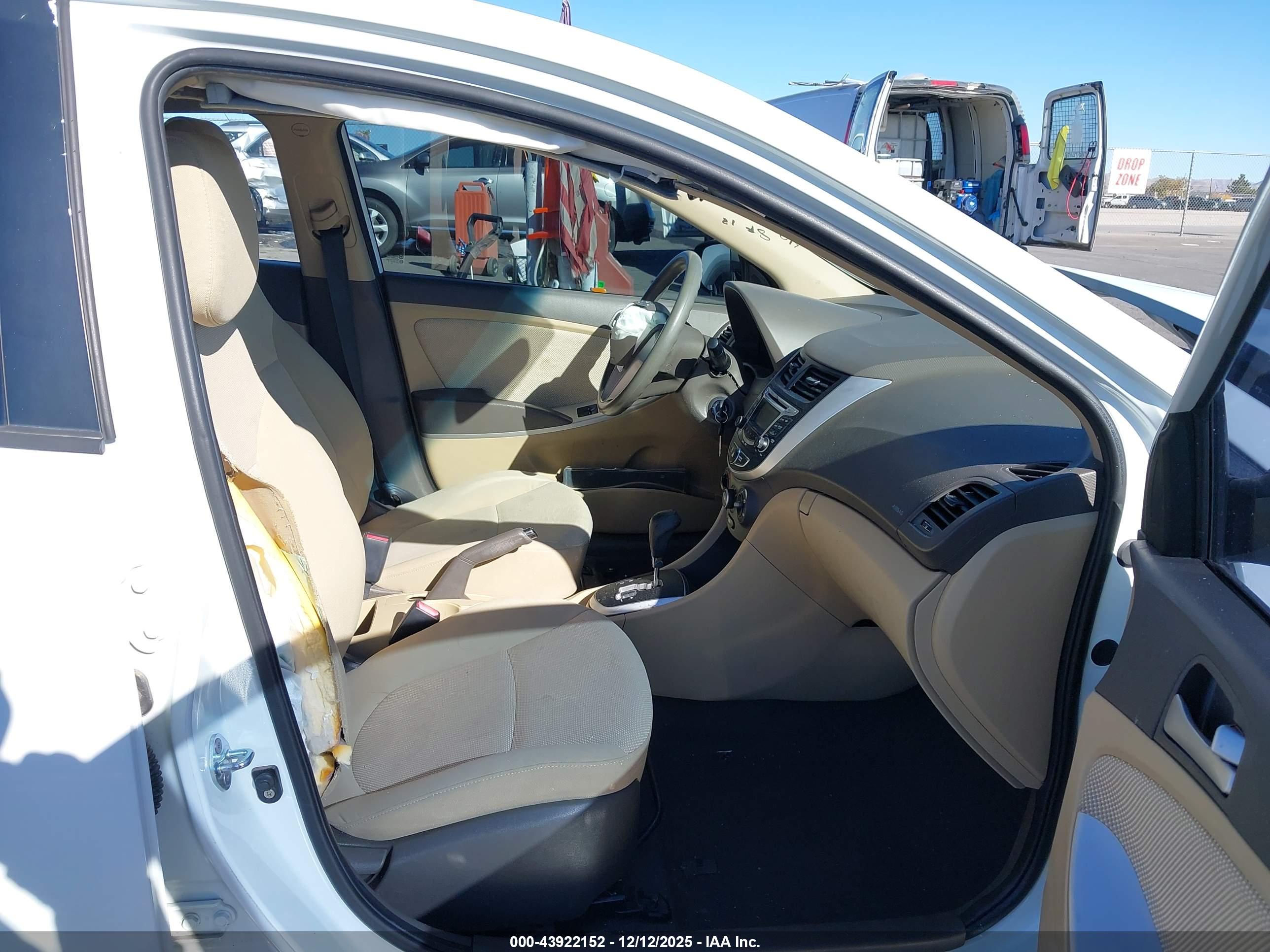 HYUNDAI ACCENT image 5