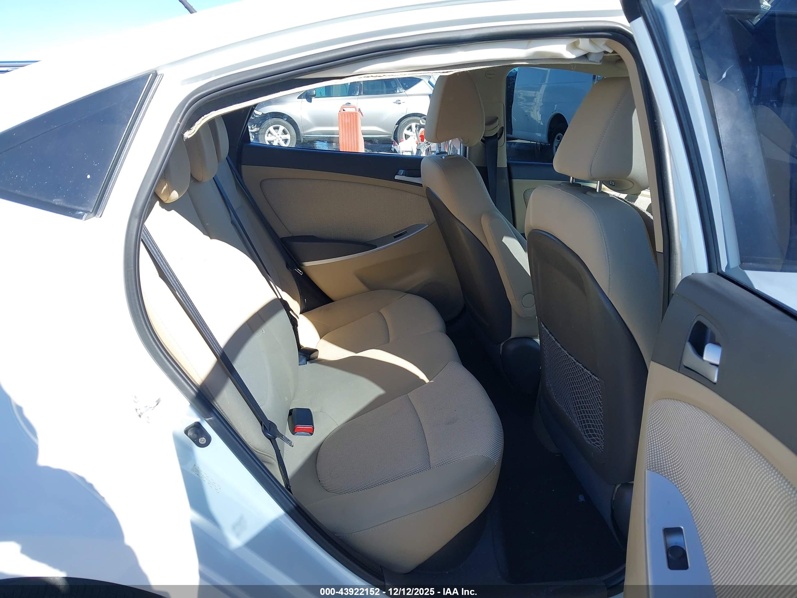 HYUNDAI ACCENT image 8