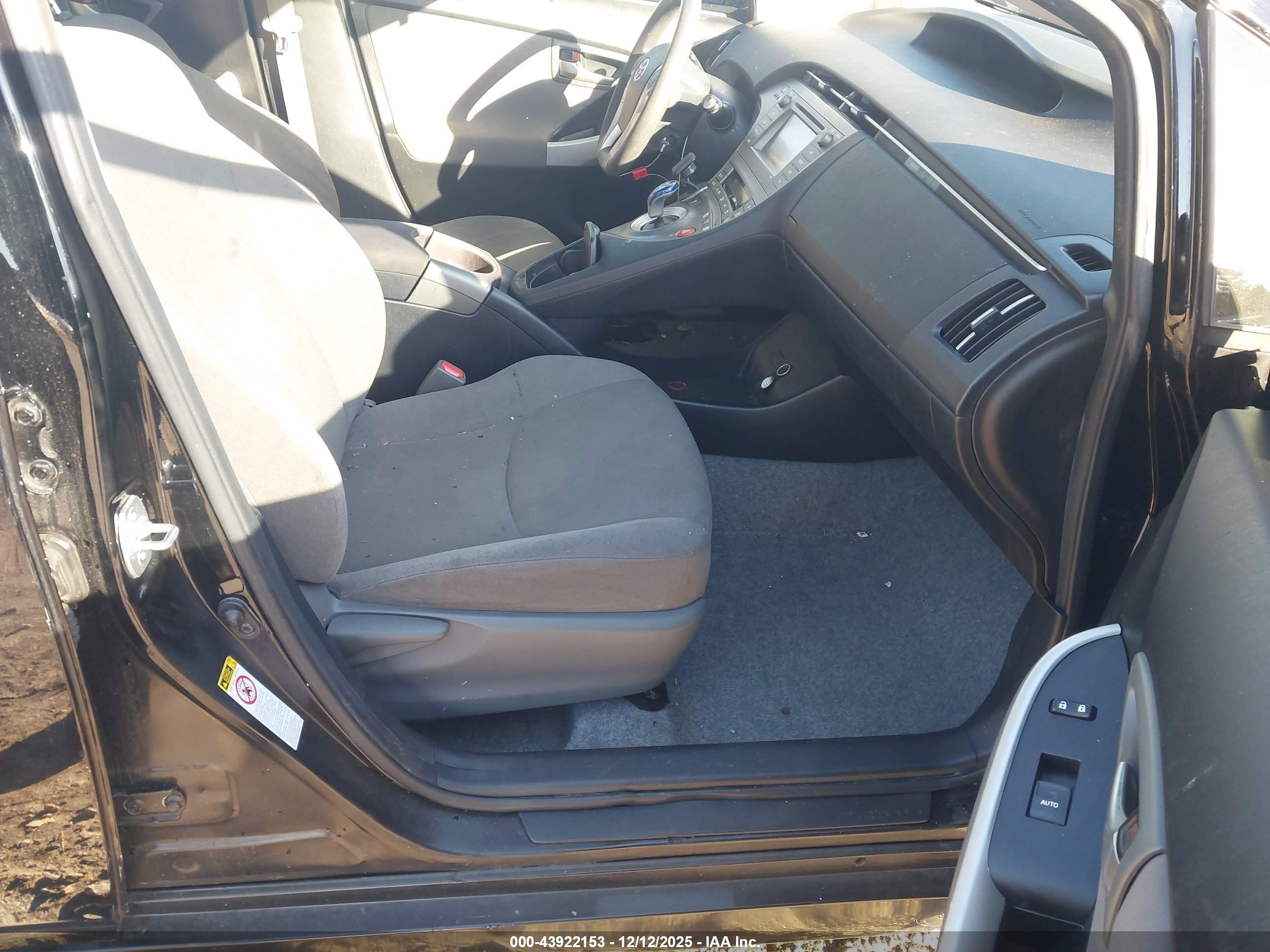 TOYOTA PRIUS image 5