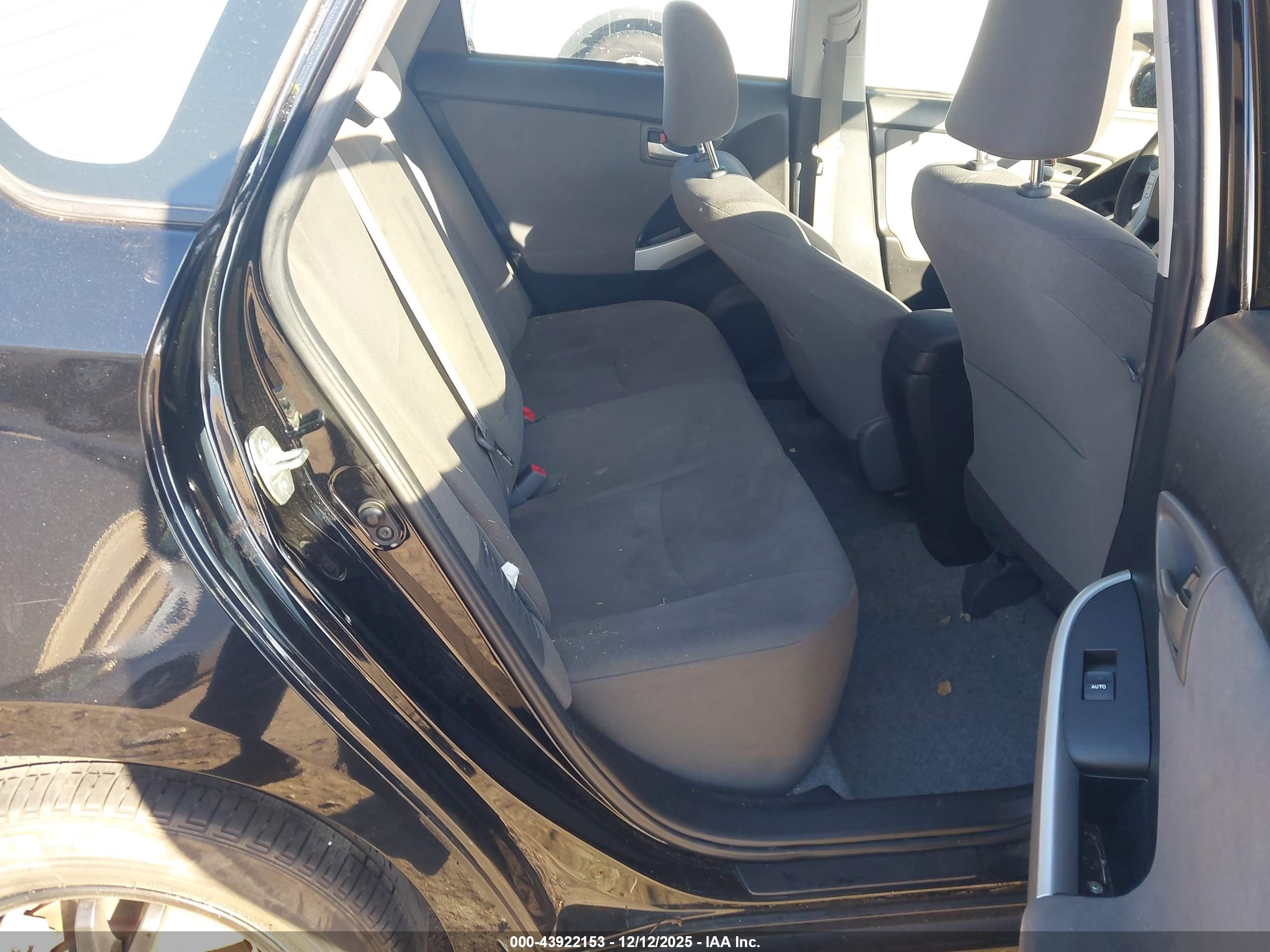 TOYOTA PRIUS image 8