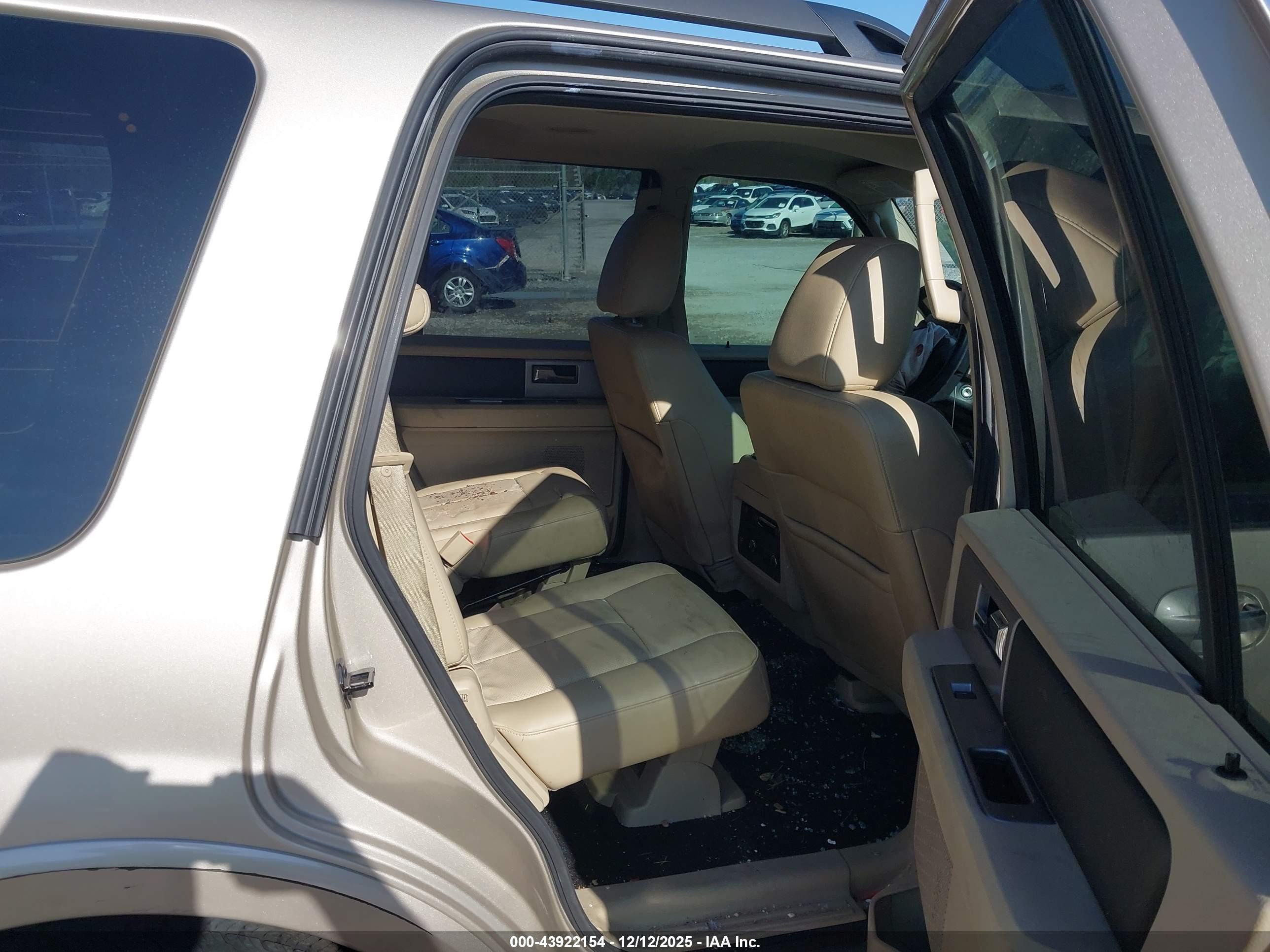 FORD EXPEDITION image 8